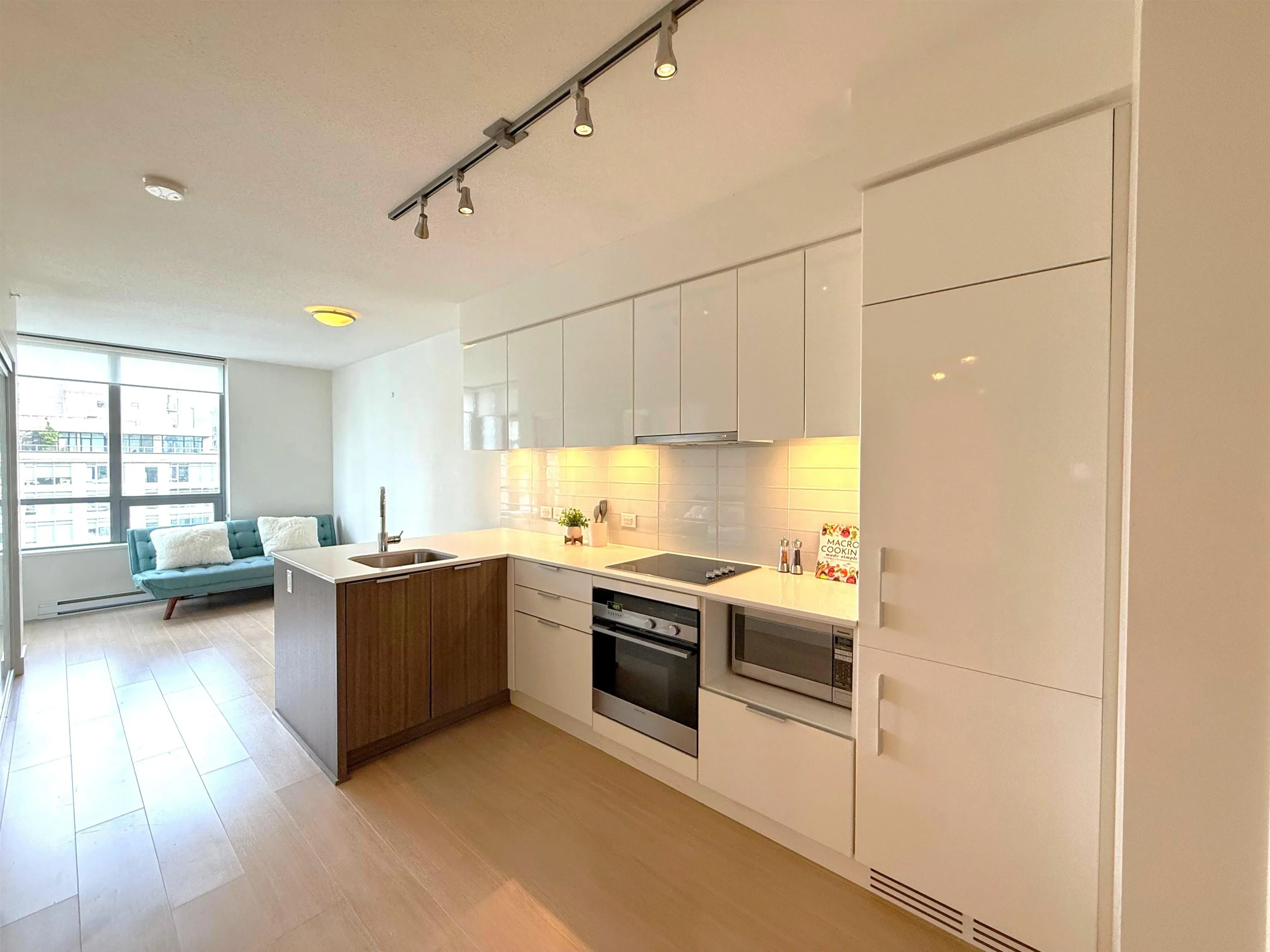 1703 1308 Hornby Street