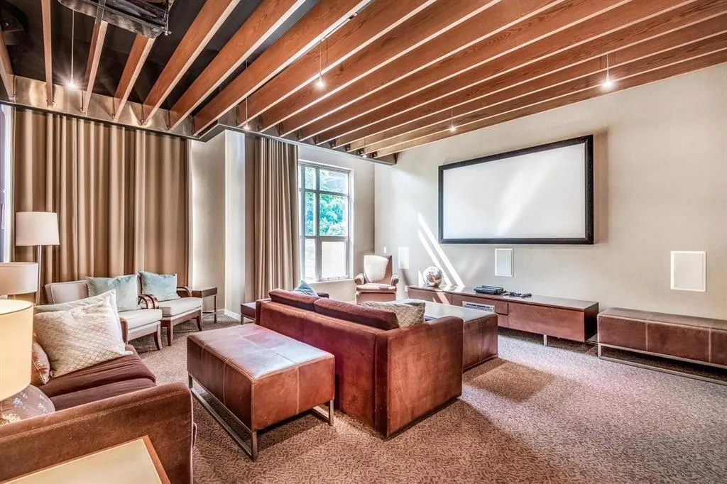 1206 1005 Beach Avenue