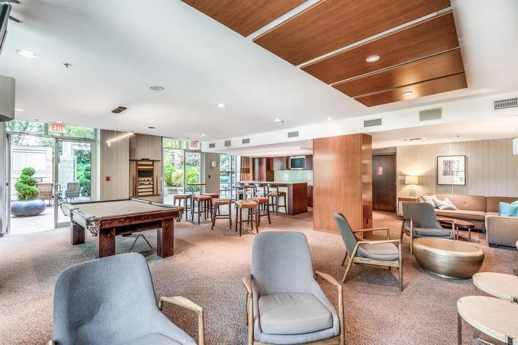 1206 1005 Beach Avenue