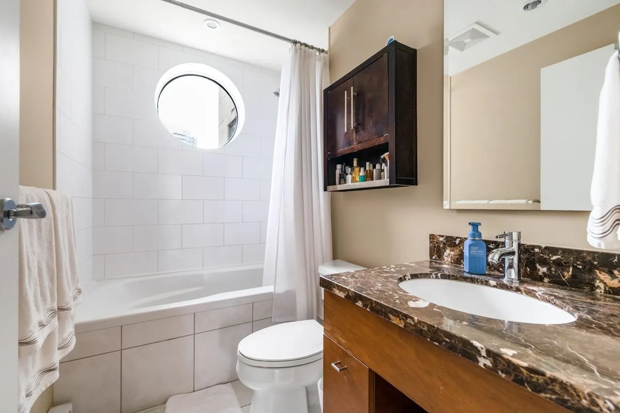 1206 1005 Beach Avenue