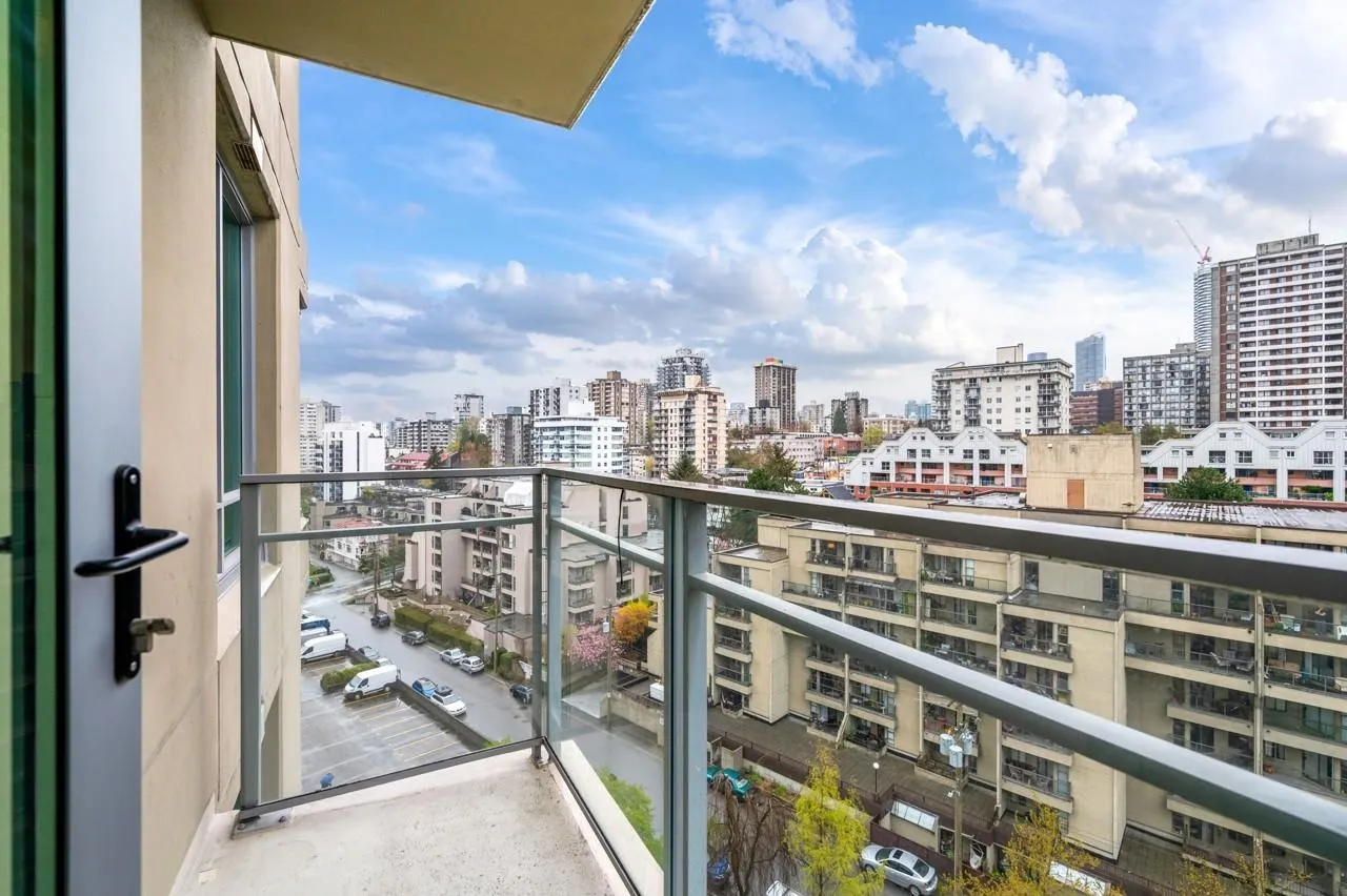 1206 1005 Beach Avenue