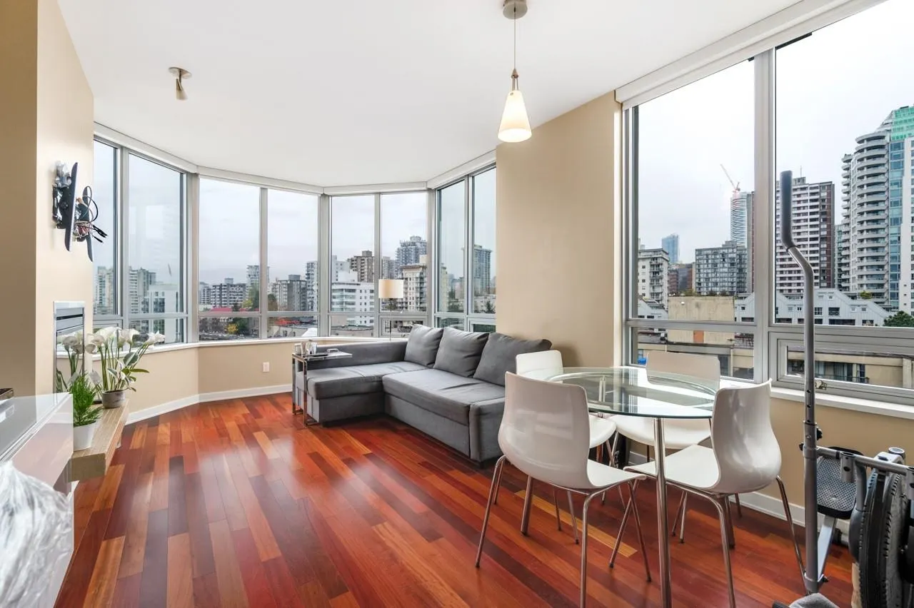 1206 1005 Beach Avenue