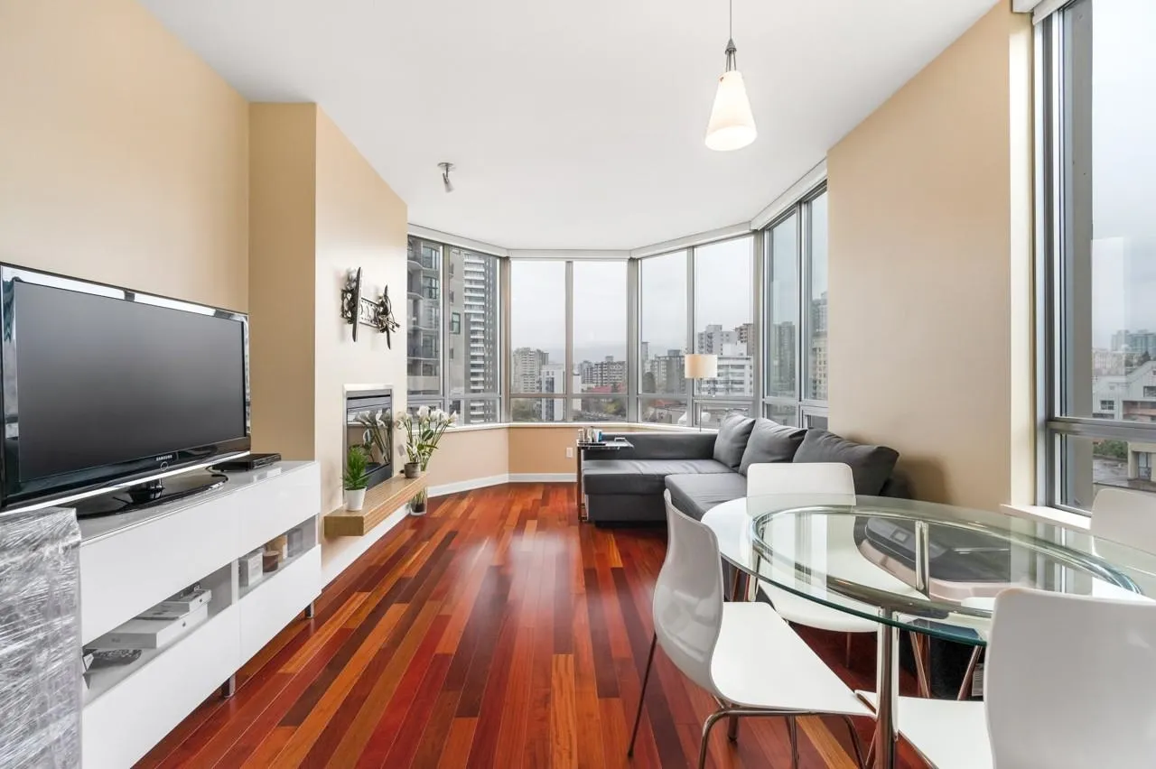 1206 1005 Beach Avenue