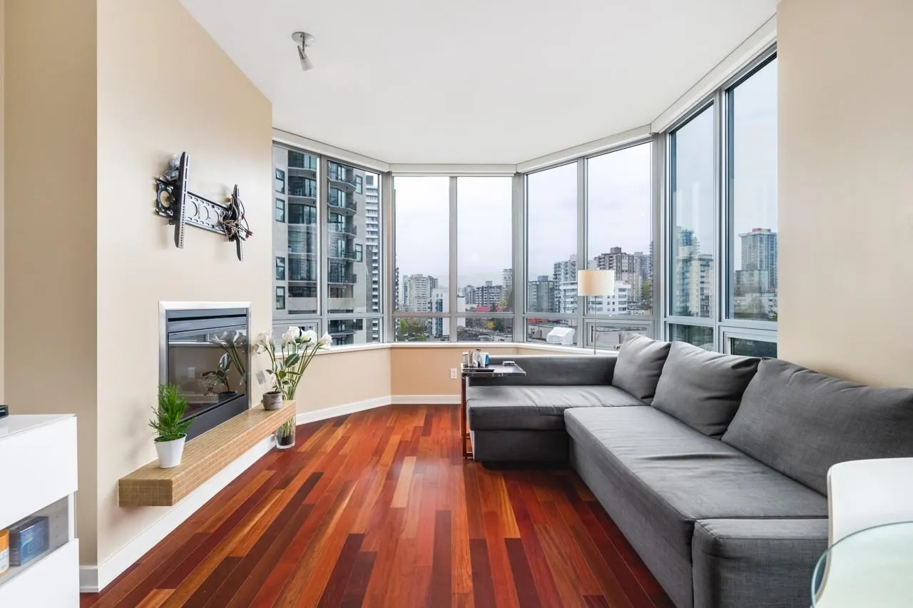 1206 1005 Beach Avenue