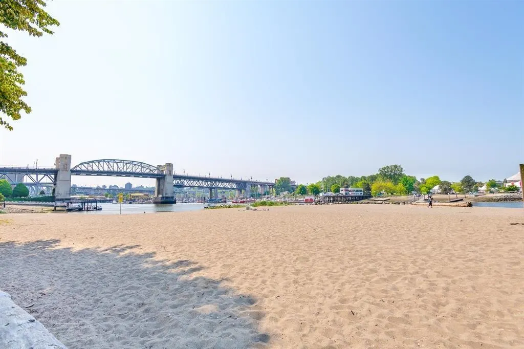 1206 1005 Beach Avenue