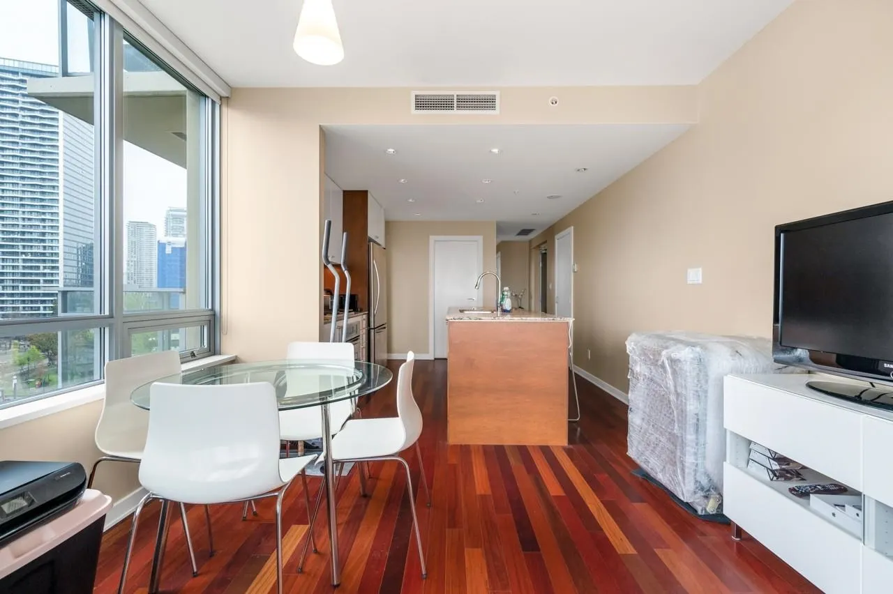 1206 1005 Beach Avenue