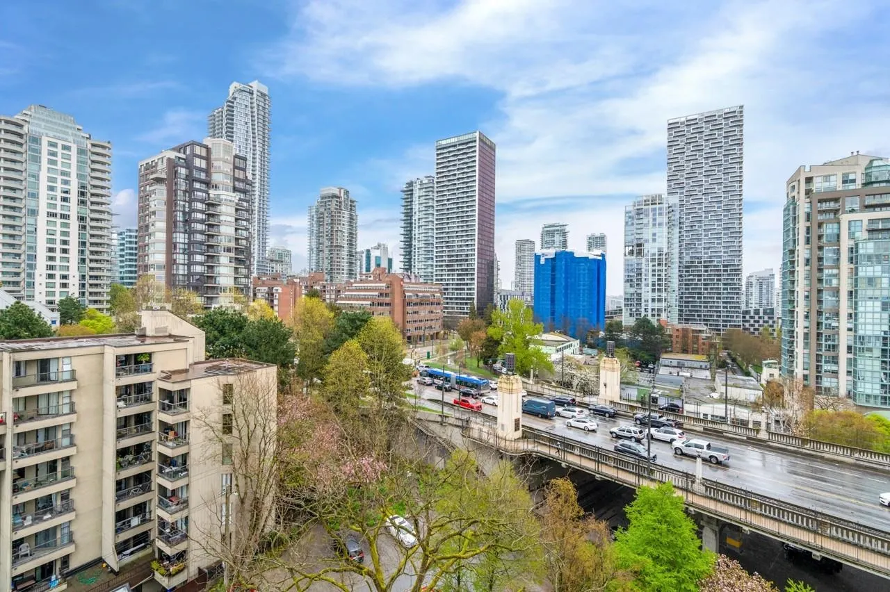 1206 1005 Beach Avenue