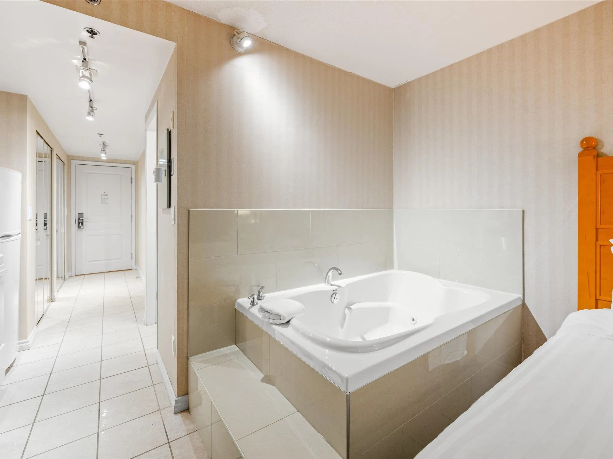 202 4319 Main Street