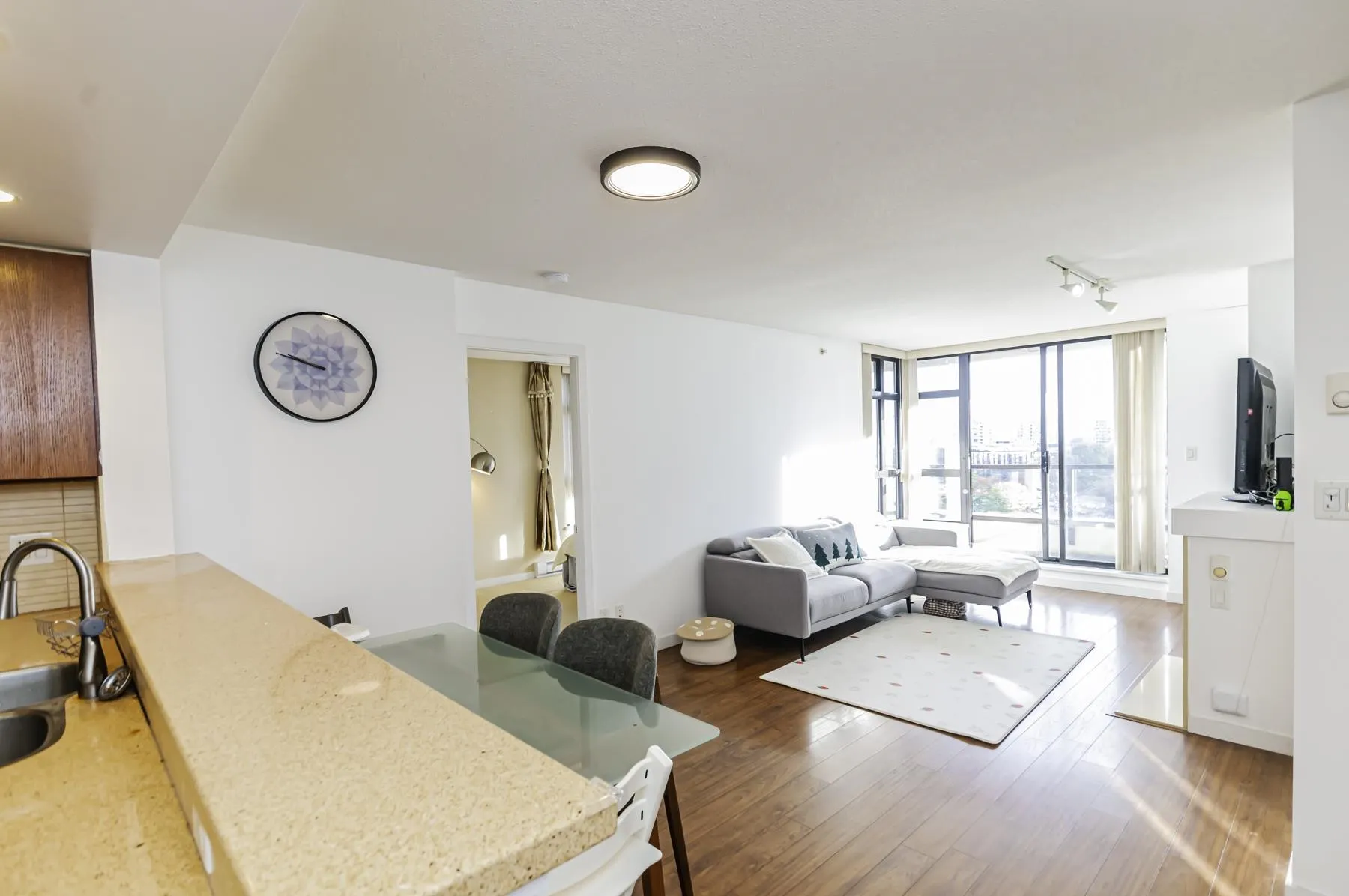 1001 8160 Lansdowne Road