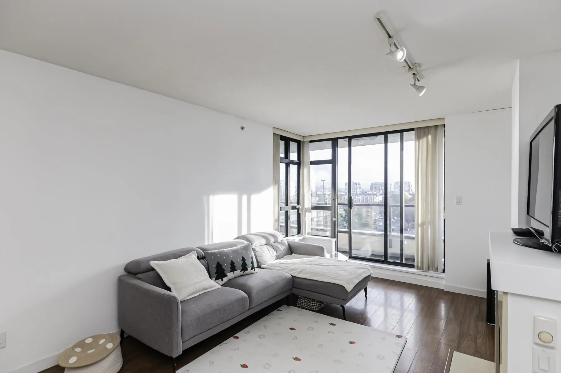 1001 8160 Lansdowne Road