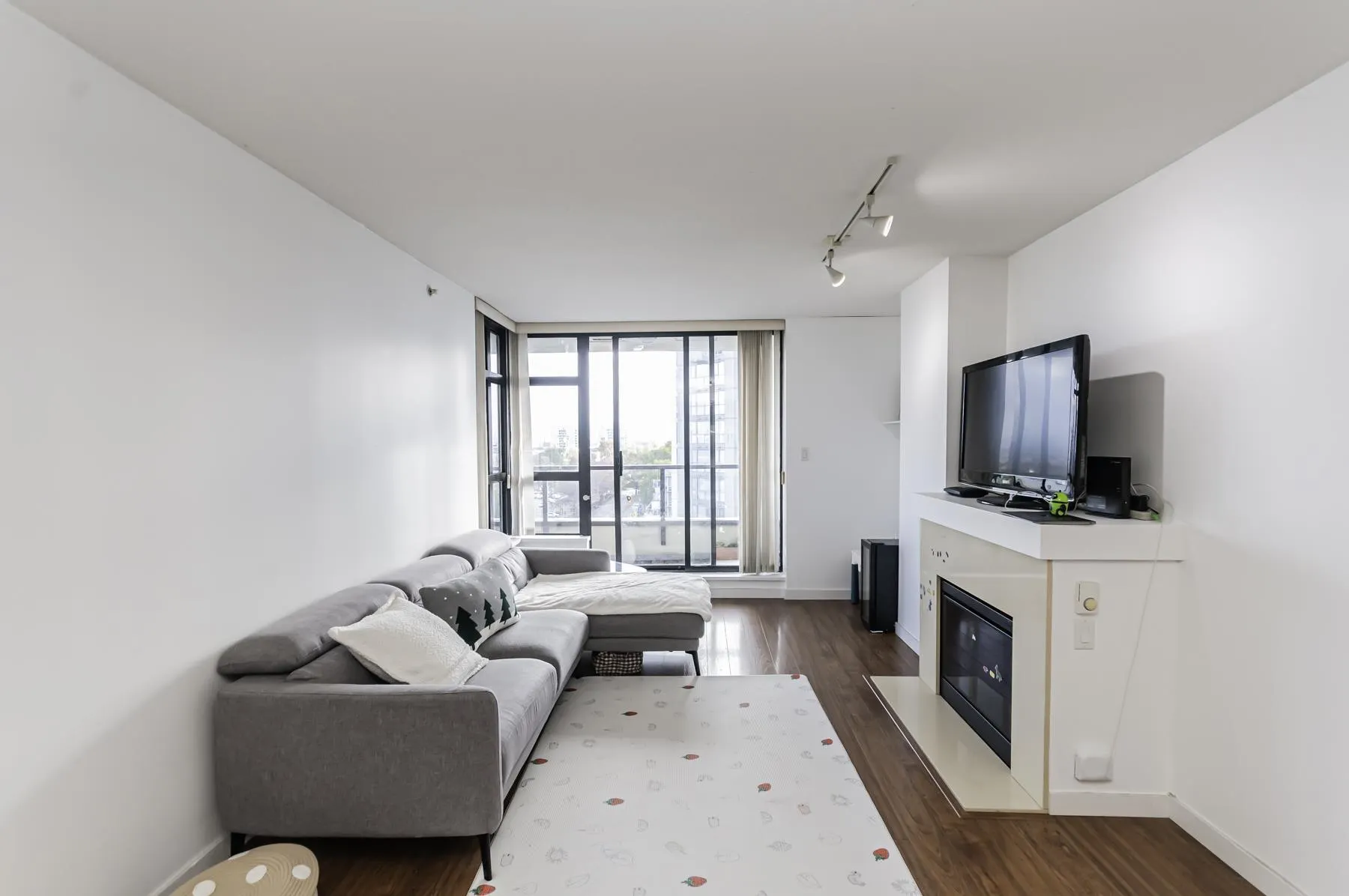 1001 8160 Lansdowne Road