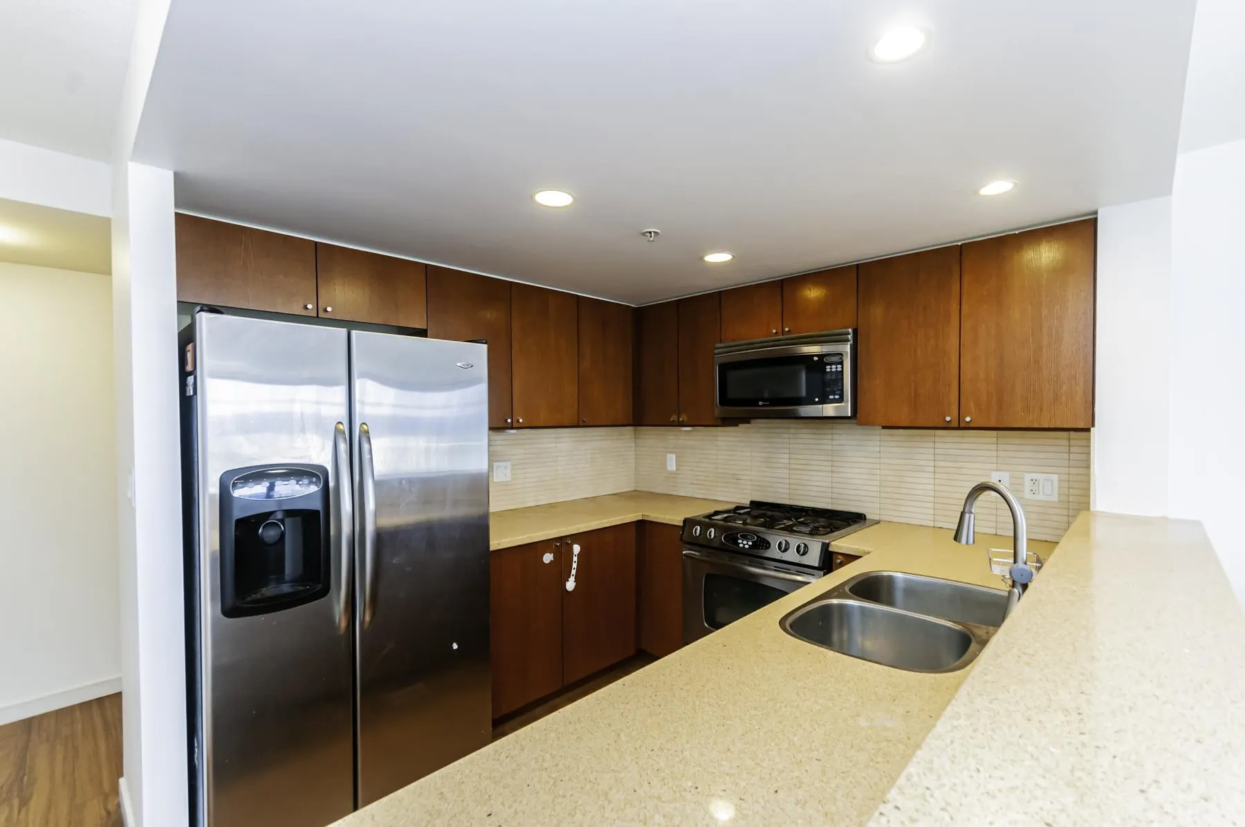 1001 8160 Lansdowne Road