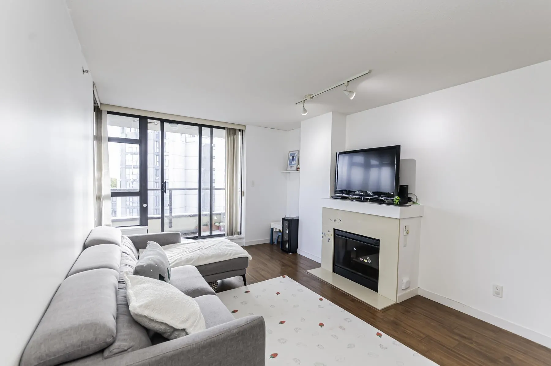 1001 8160 Lansdowne Road