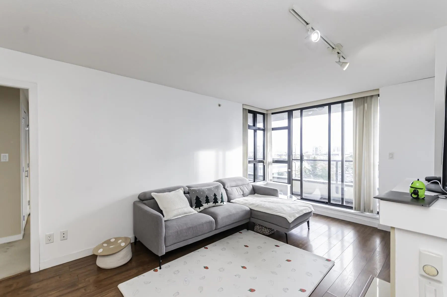 1001 8160 Lansdowne Road