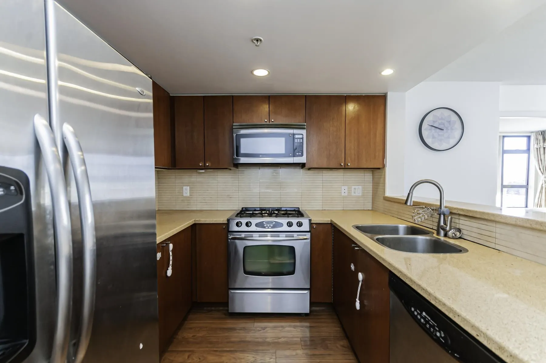 1001 8160 Lansdowne Road