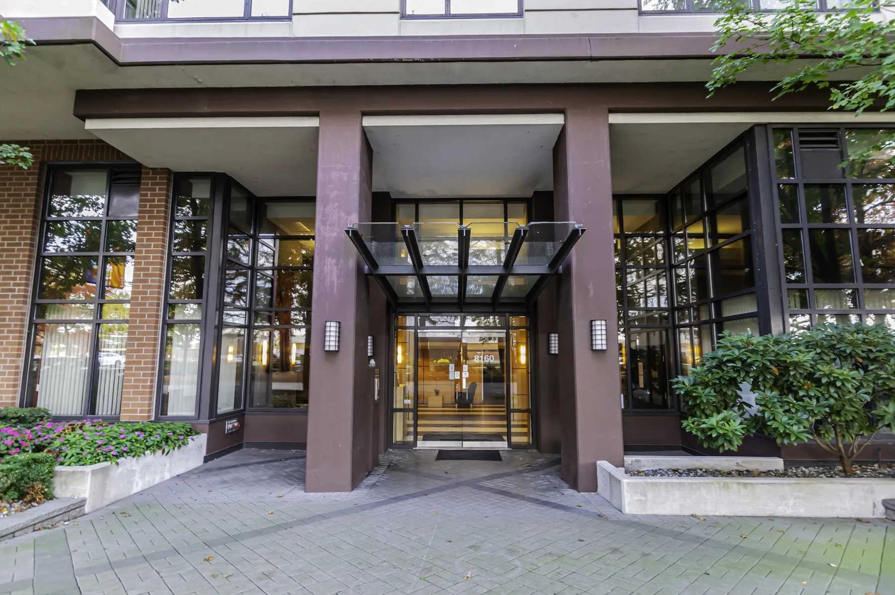 1001 8160 Lansdowne Road