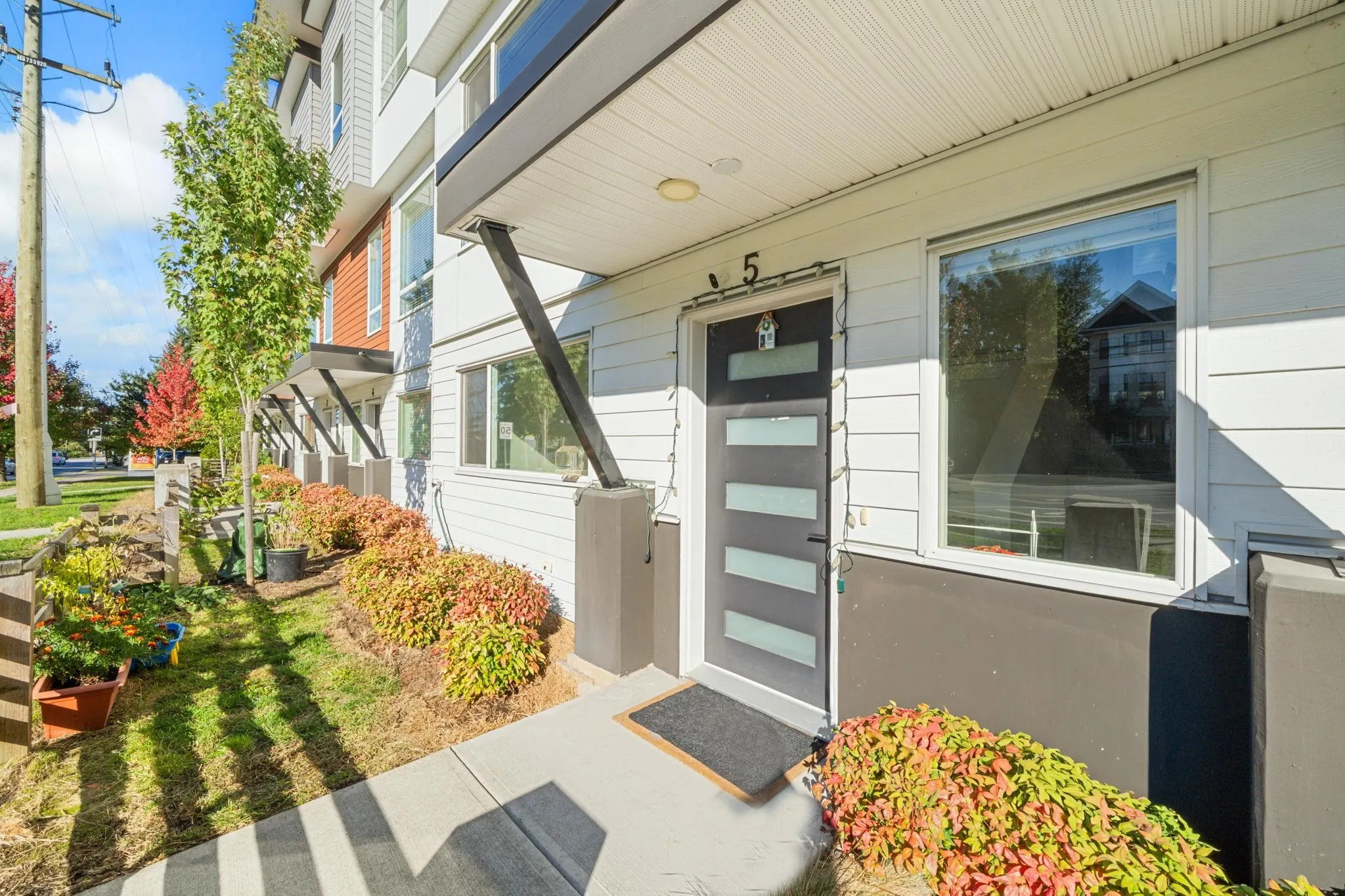 5 27640 Lantern Avenue