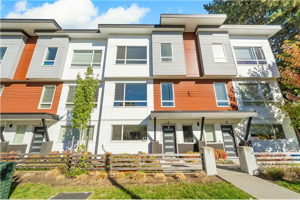 5 27640 Lantern Avenue