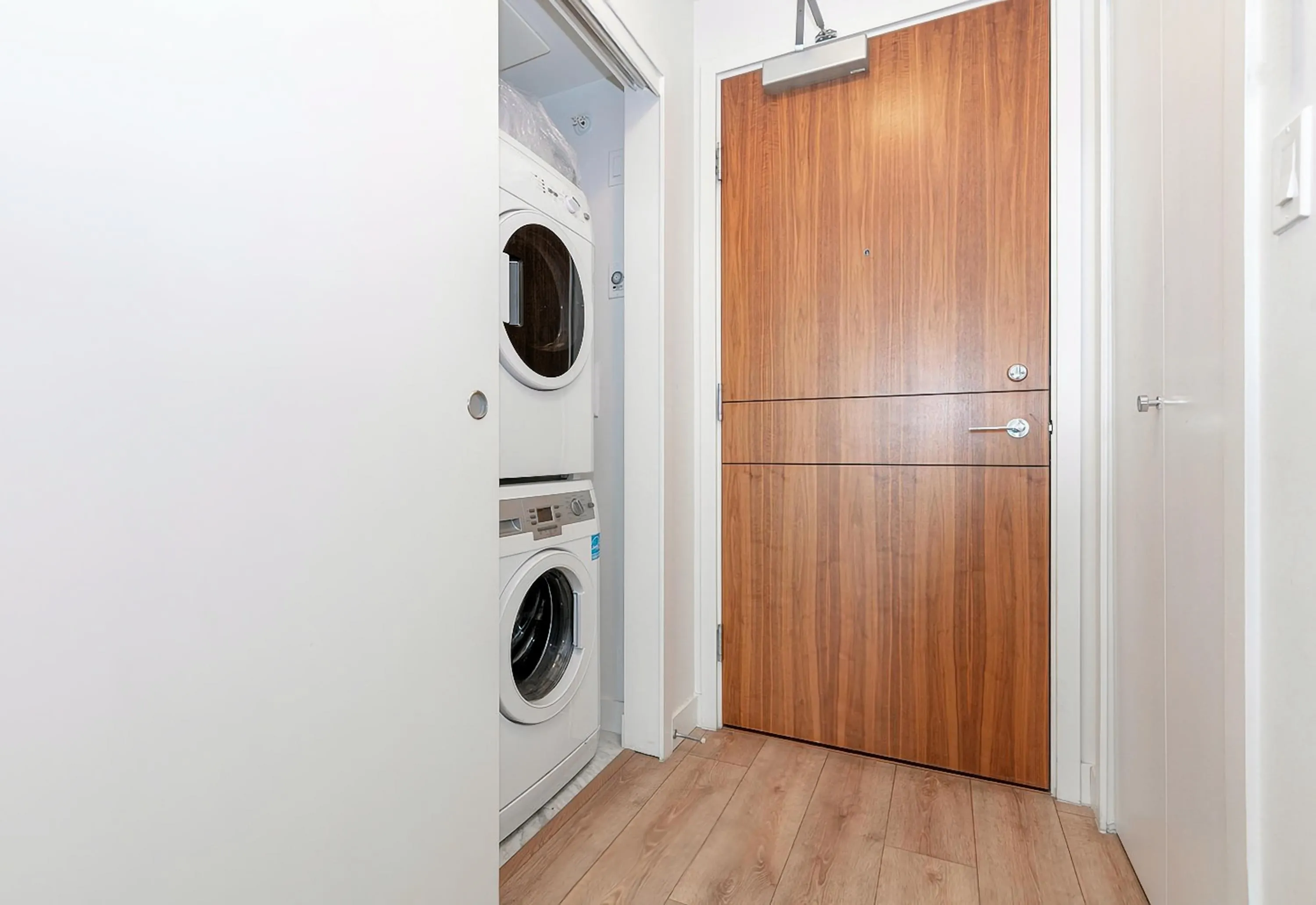 2711 13696 100 Avenue