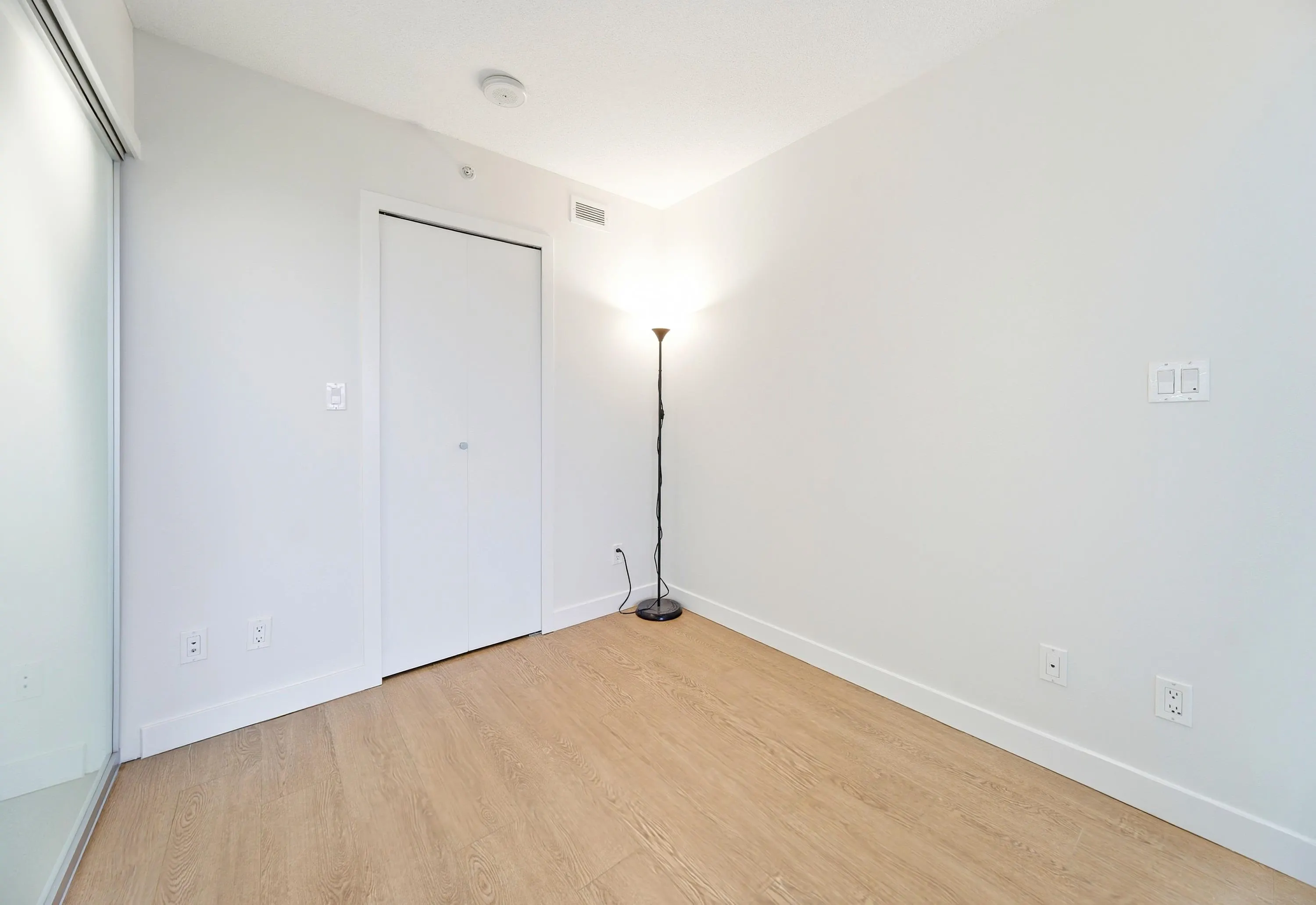 2711 13696 100 Avenue