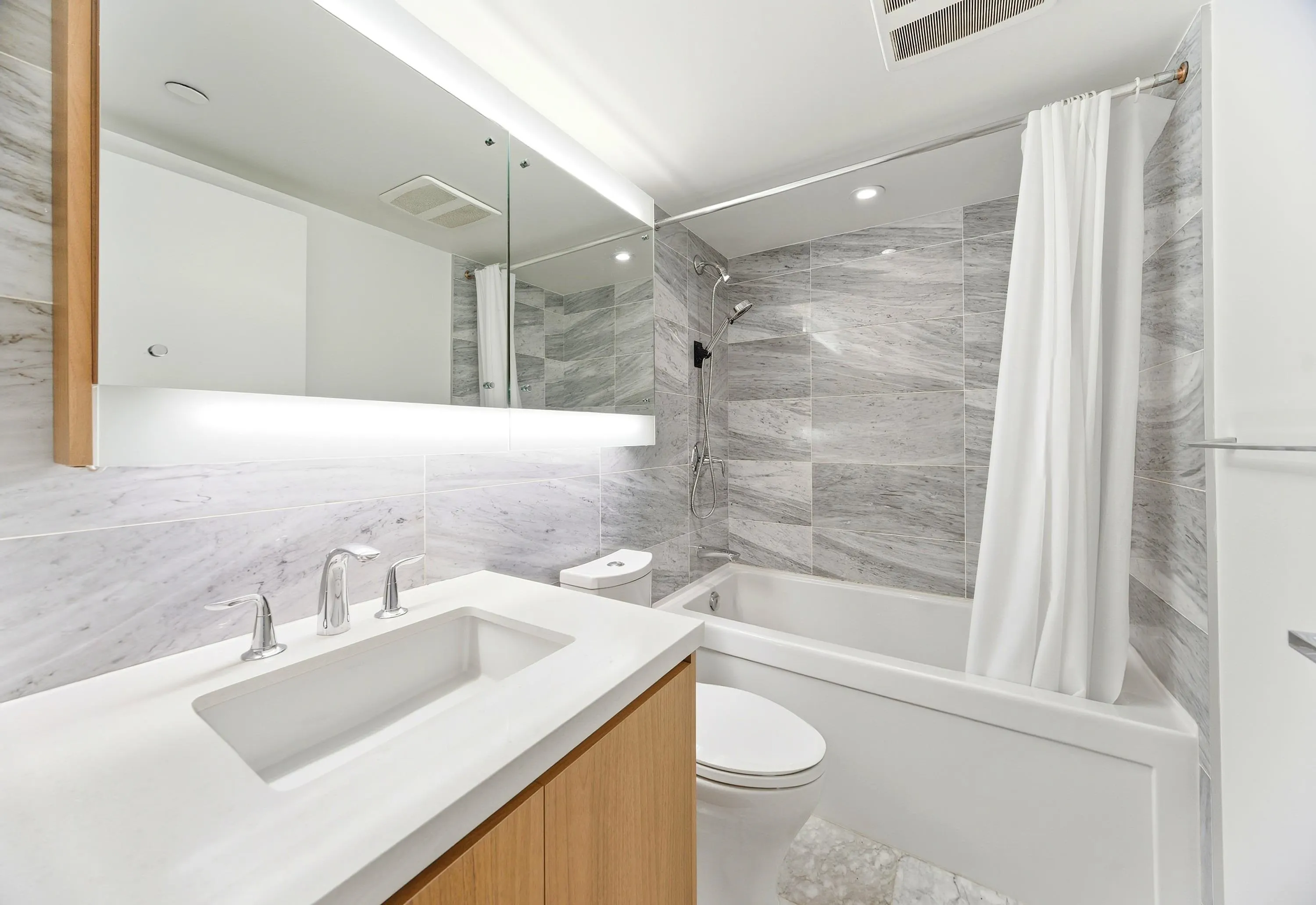 2711 13696 100 Avenue