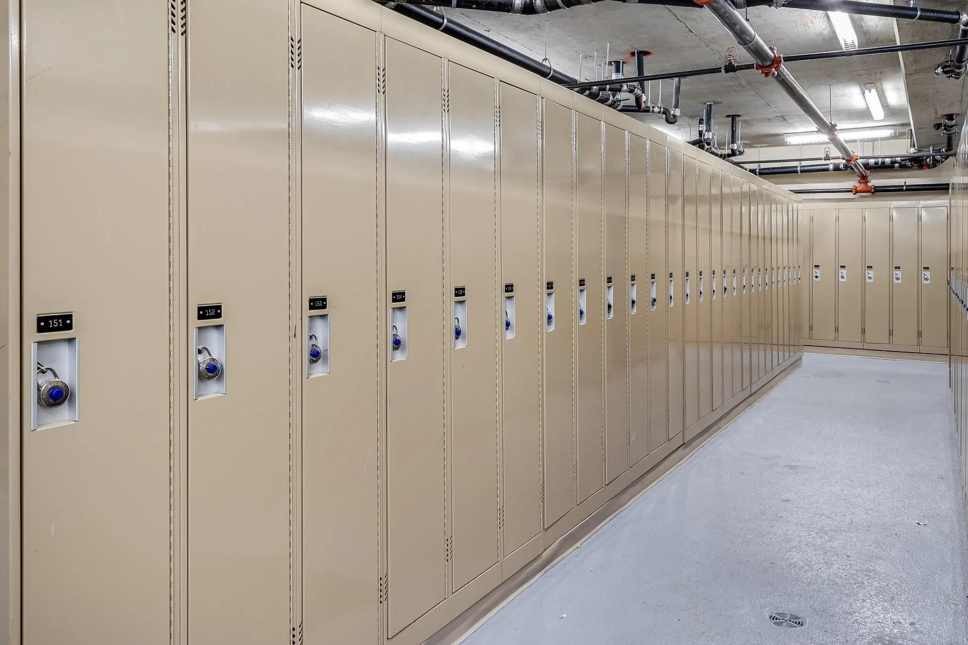 405 G4 4653 Blackcomb Way