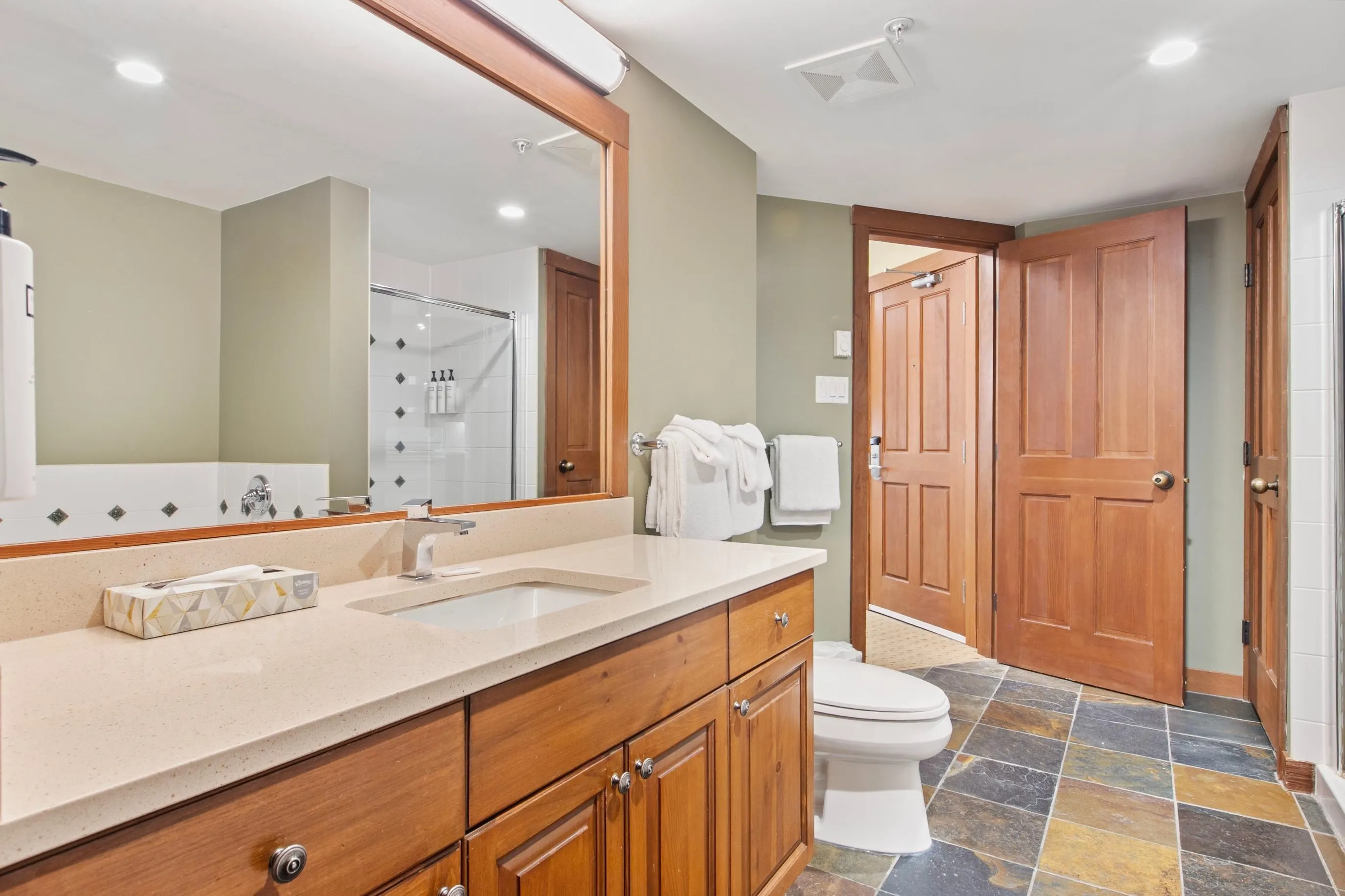 405 G4 4653 Blackcomb Way