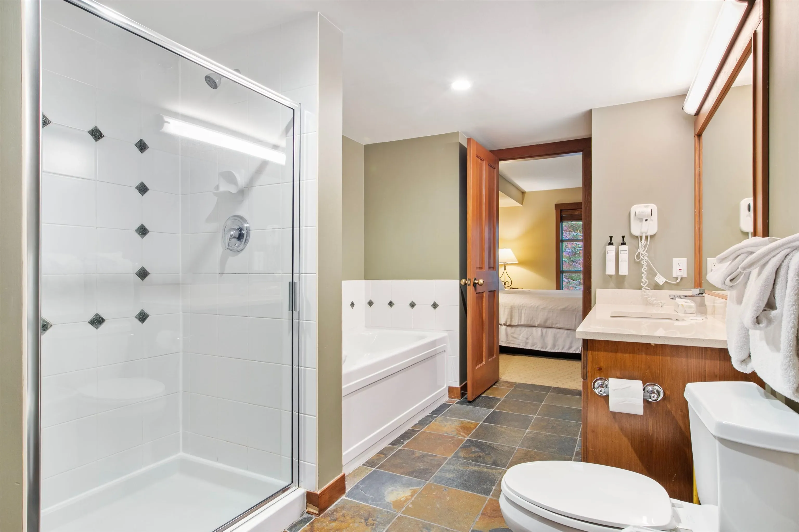 405 G4 4653 Blackcomb Way