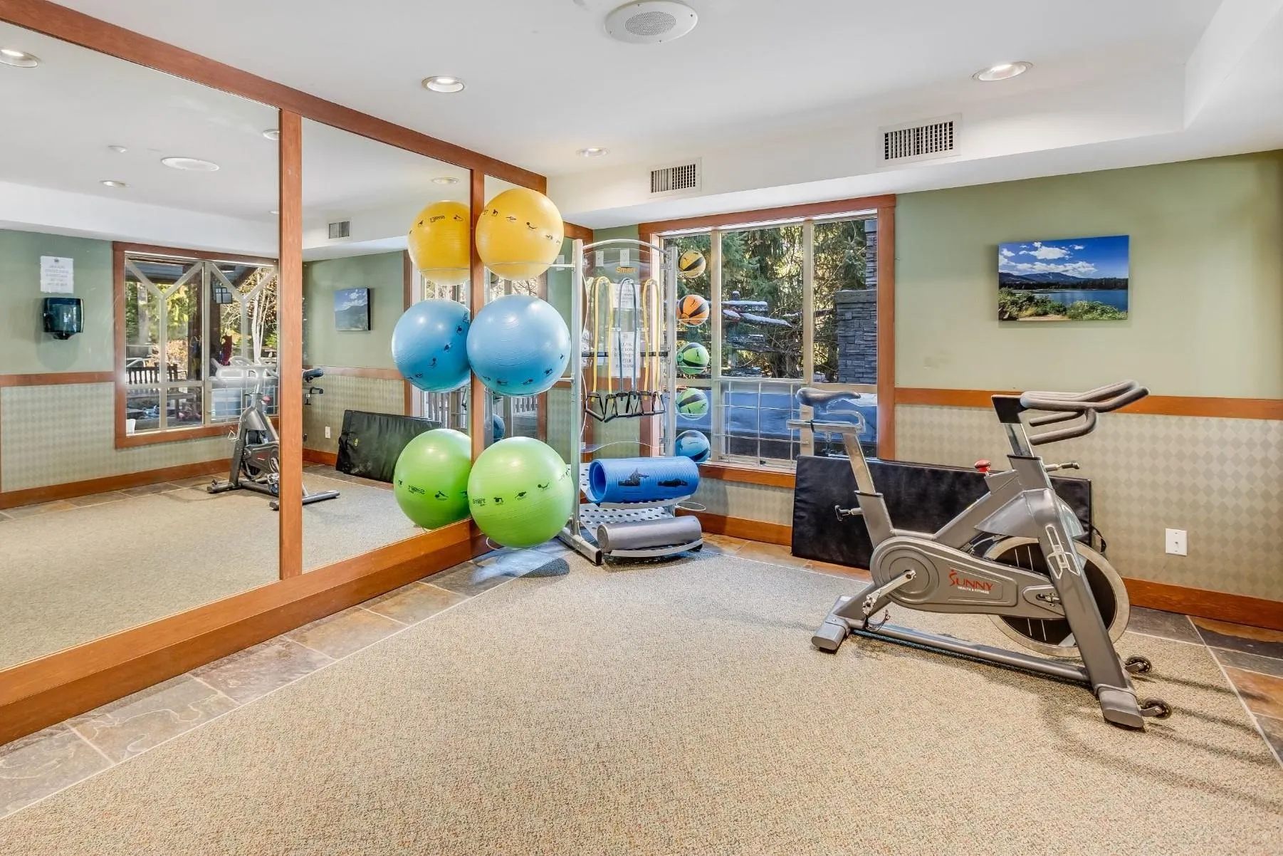 405 G4 4653 Blackcomb Way