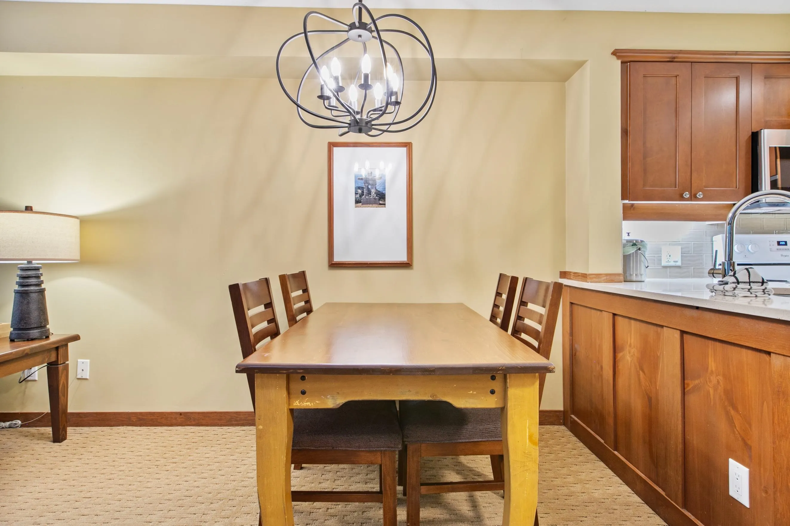 405 G4 4653 Blackcomb Way