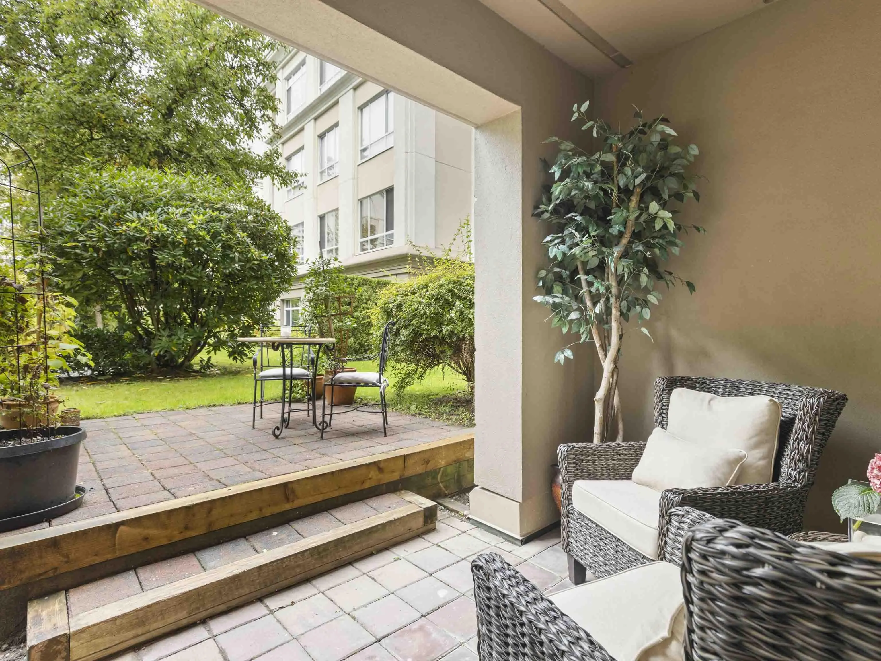 109 5735 Hampton Place