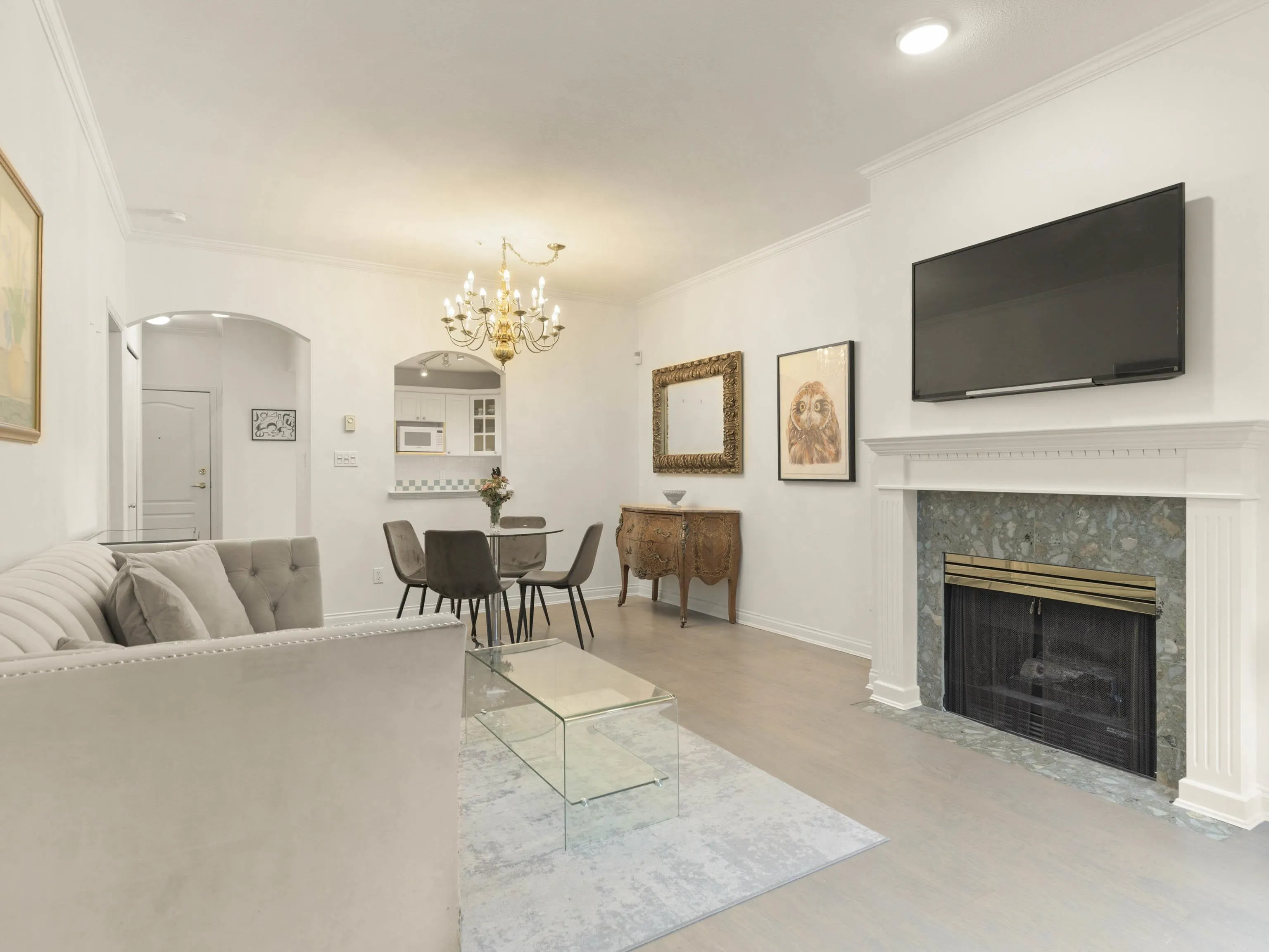 109 5735 Hampton Place