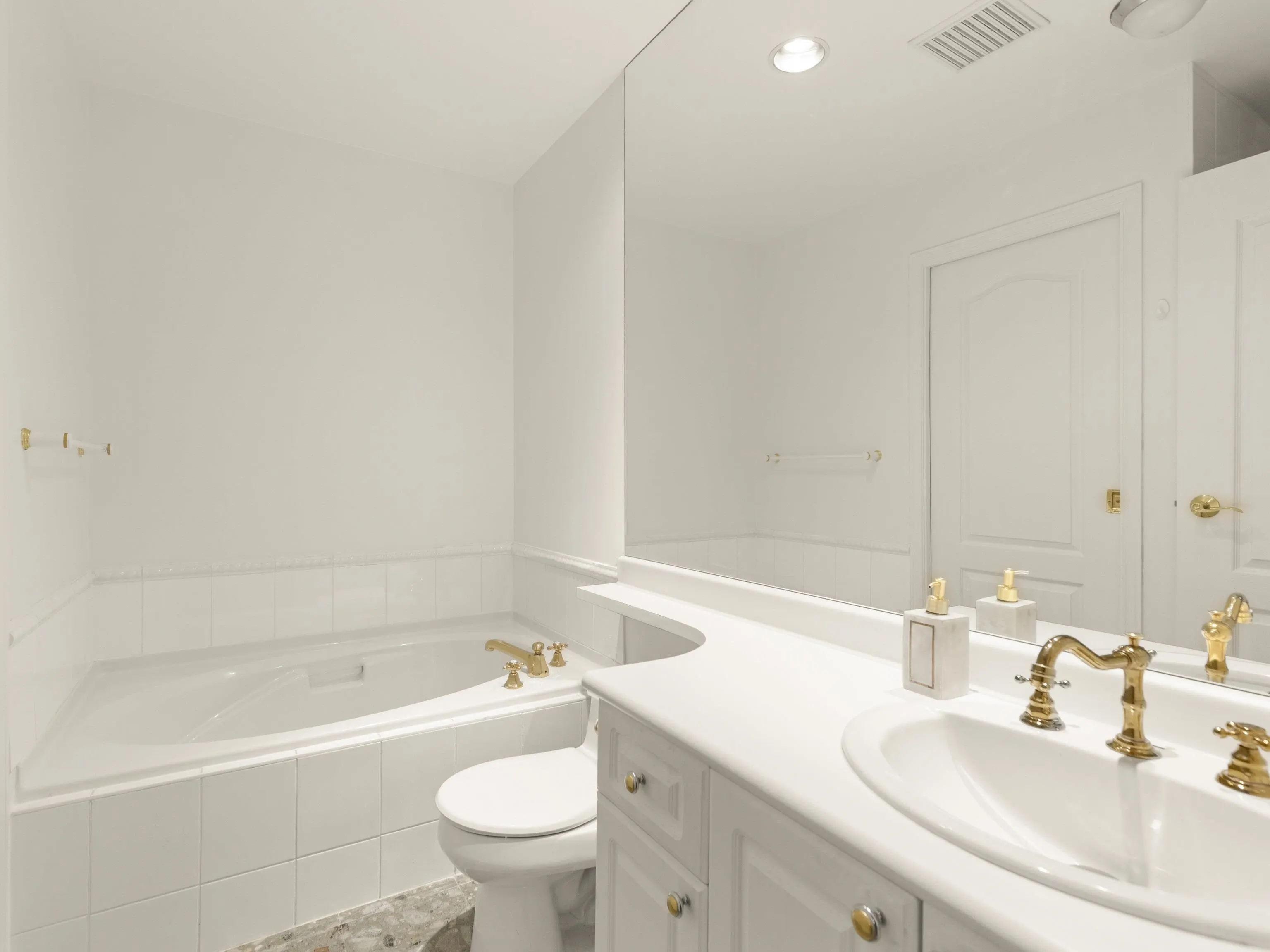 109 5735 Hampton Place