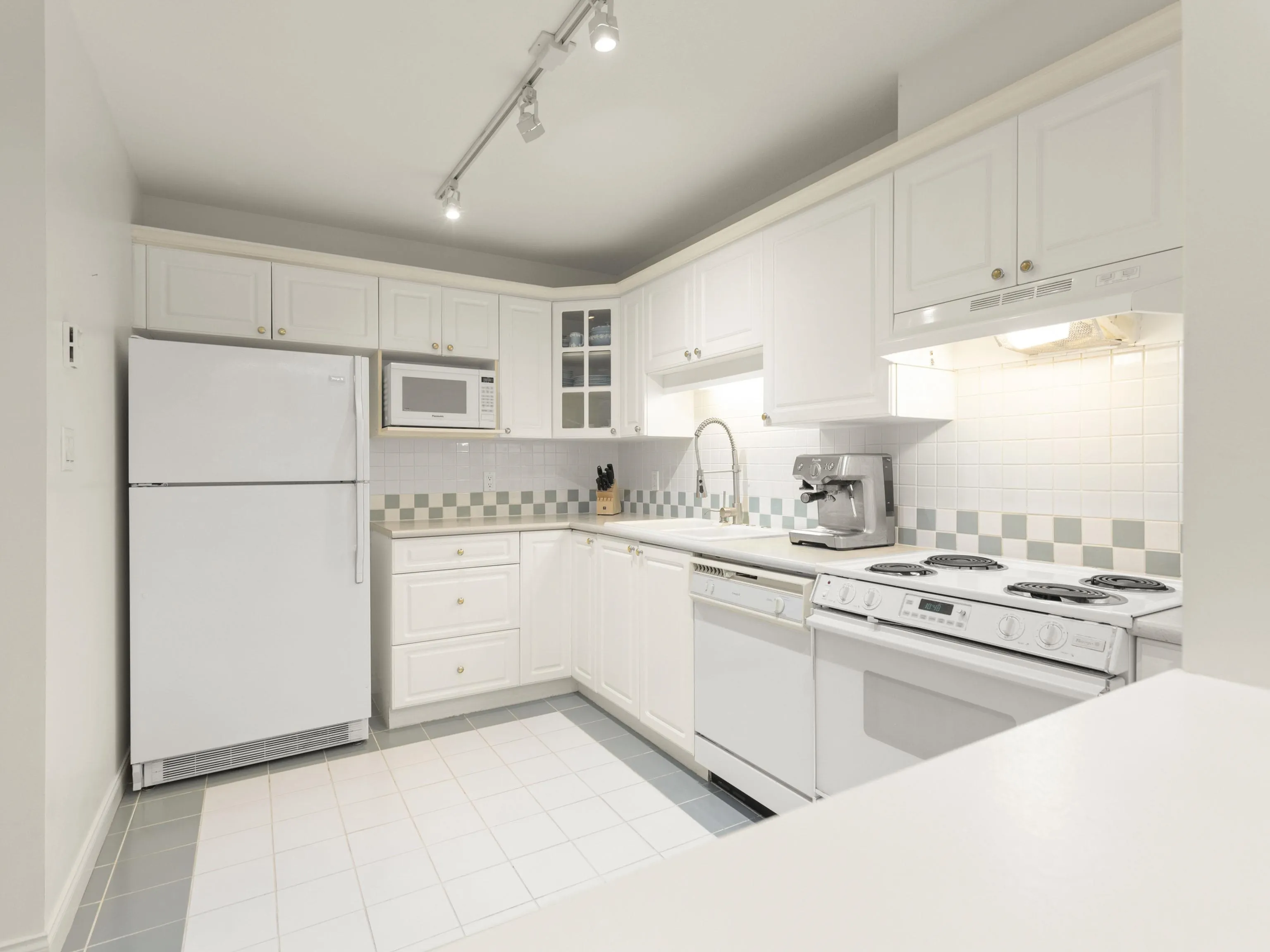 109 5735 Hampton Place