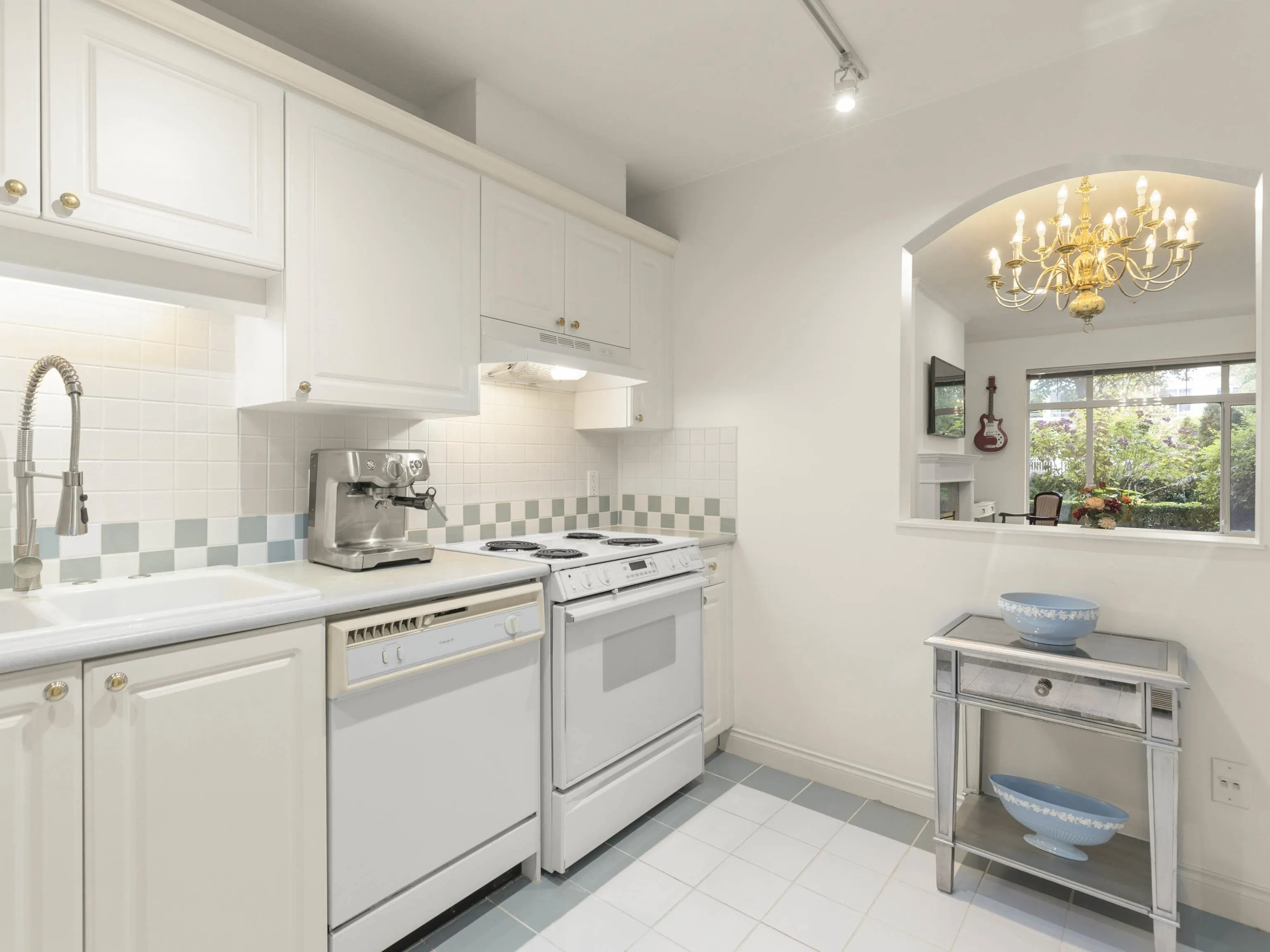 109 5735 Hampton Place