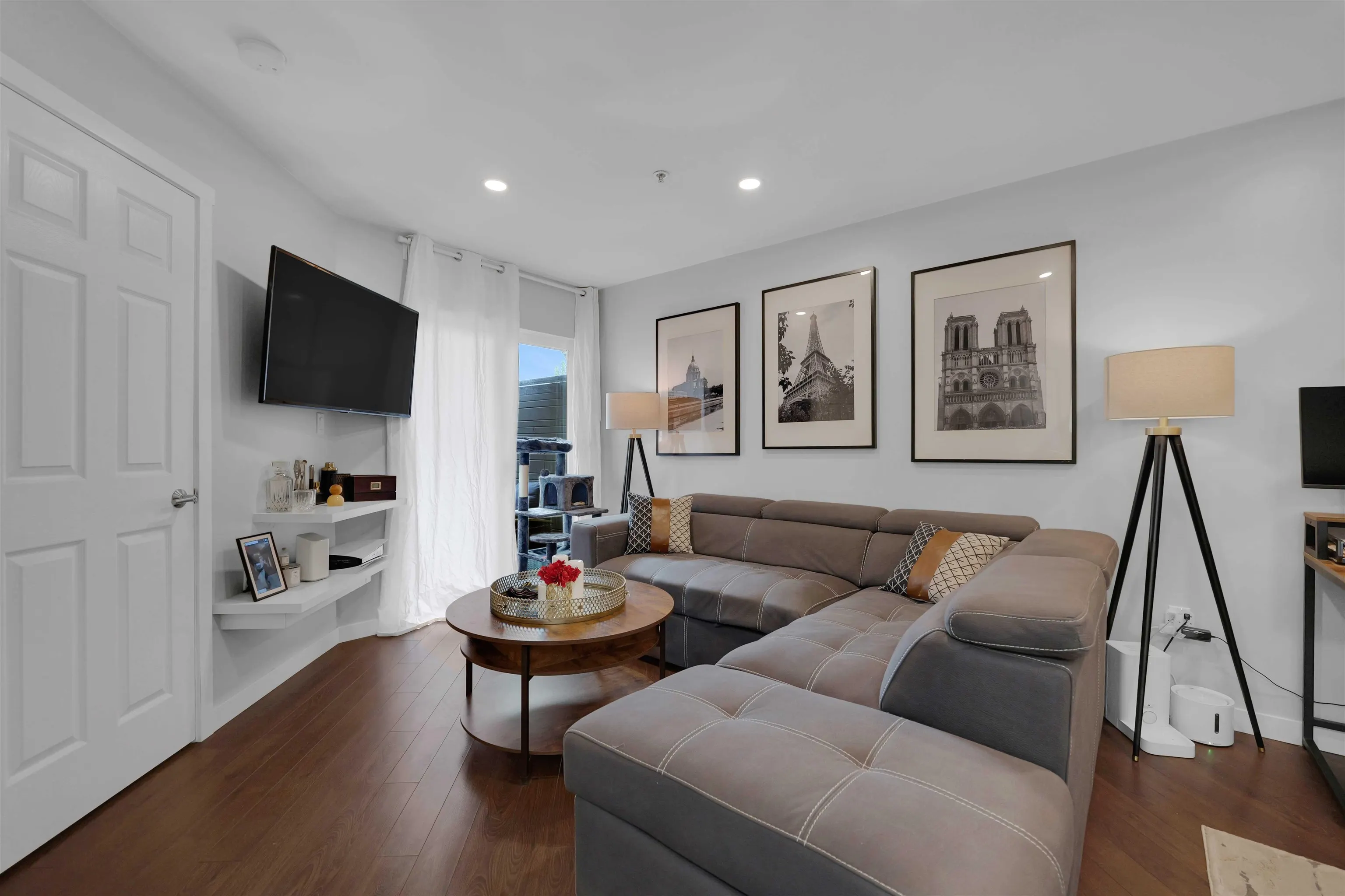 B309 40120 Willow Crescent