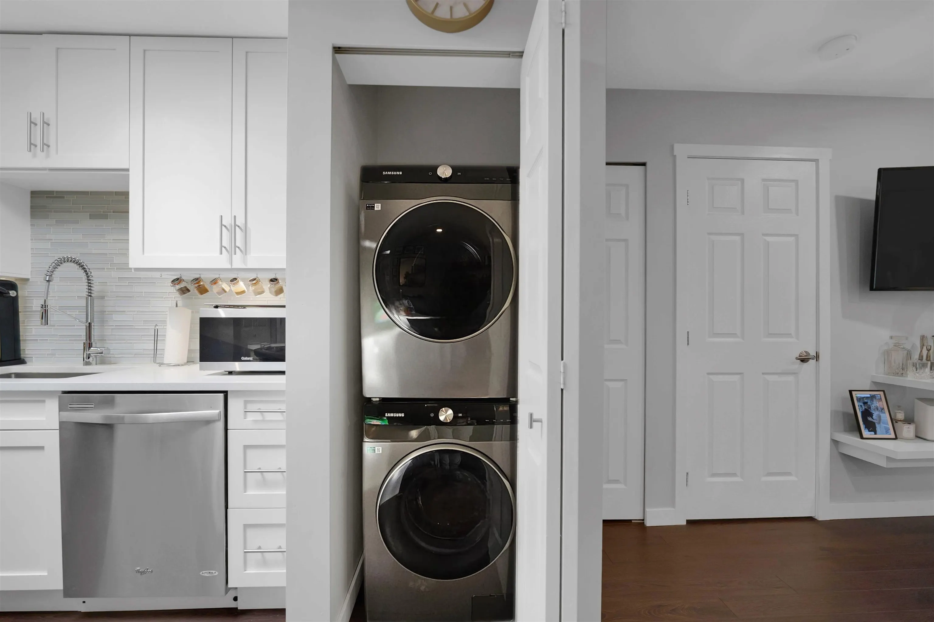 B309 40120 Willow Crescent