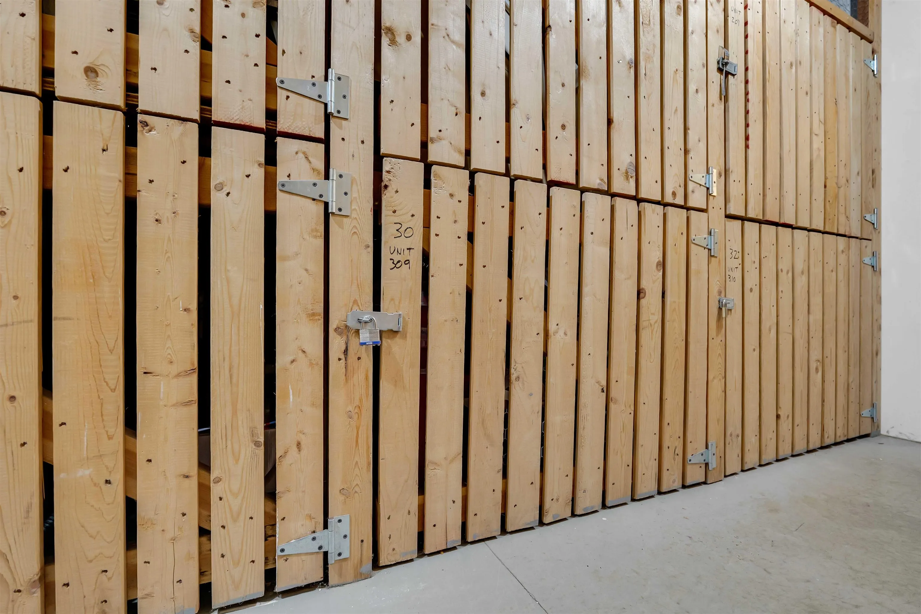 B309 40120 Willow Crescent