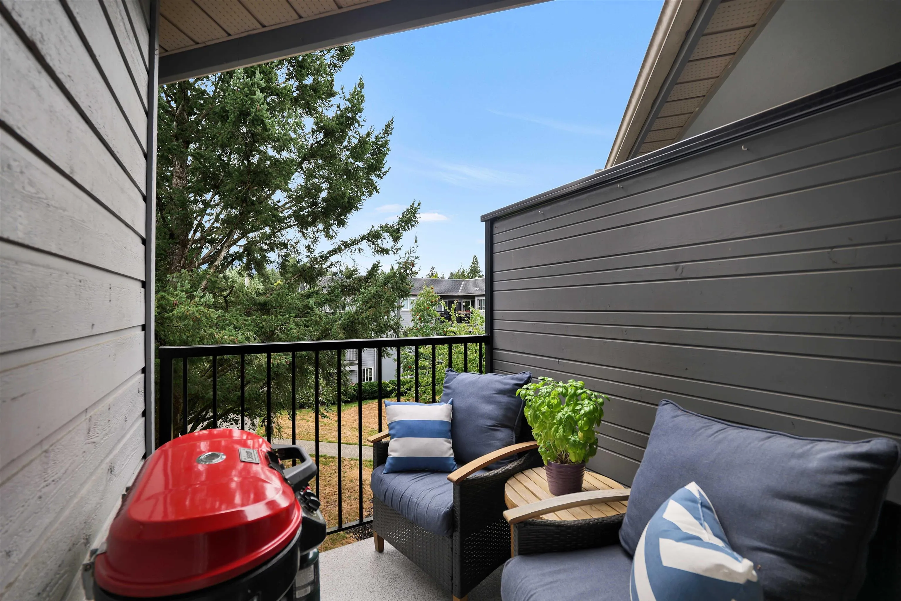 B309 40120 Willow Crescent