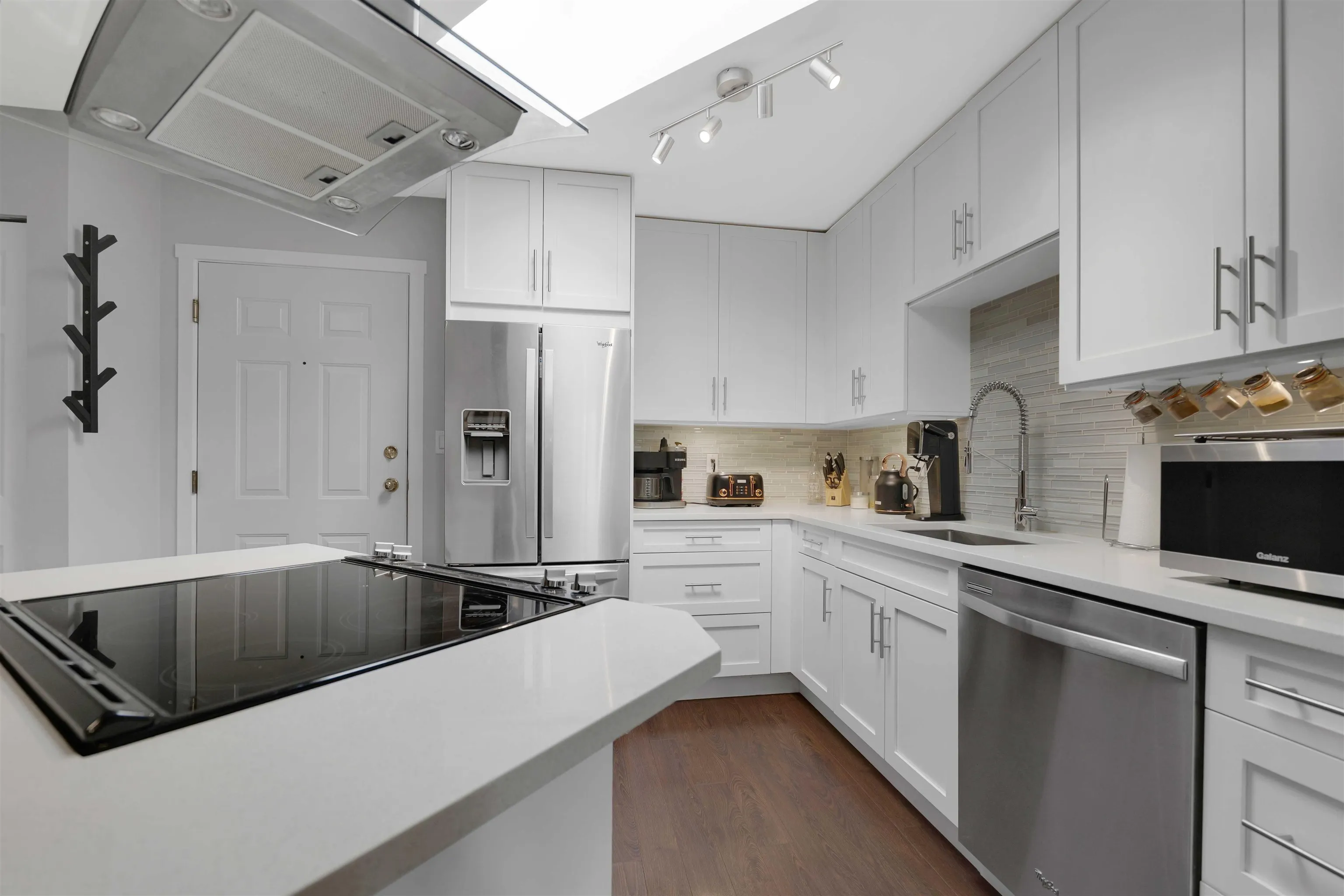 B309 40120 Willow Crescent