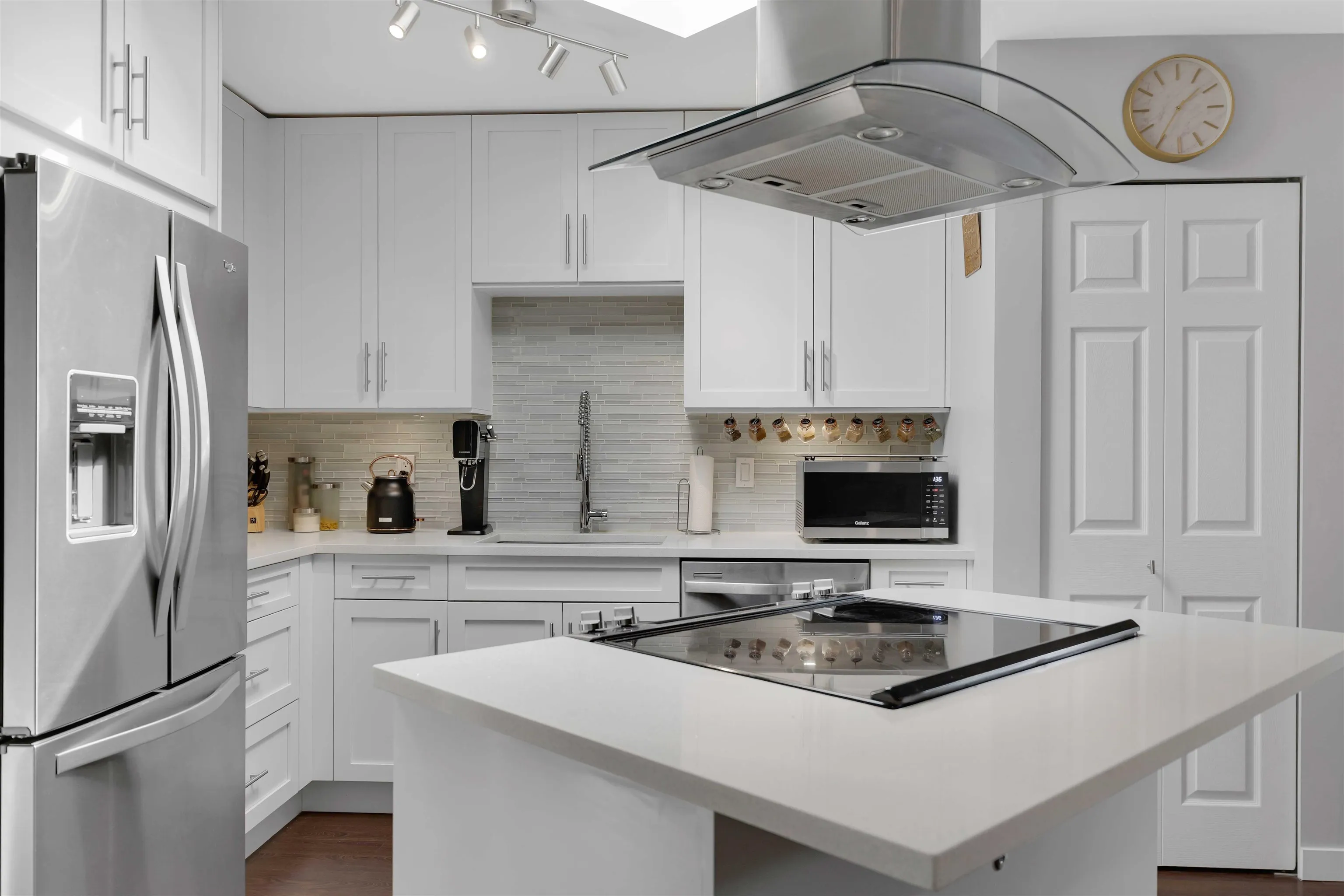 B309 40120 Willow Crescent