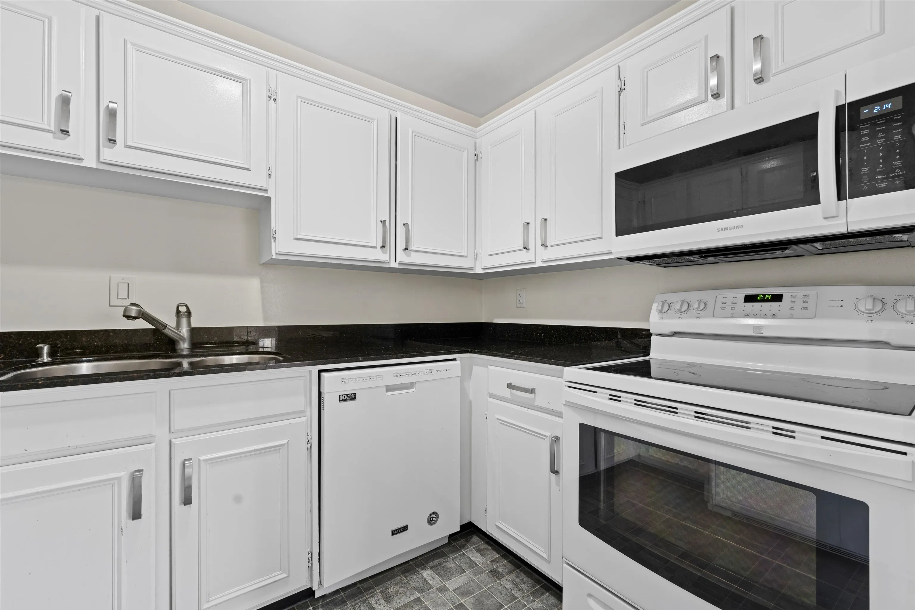 306 1260 W 10th Avenue