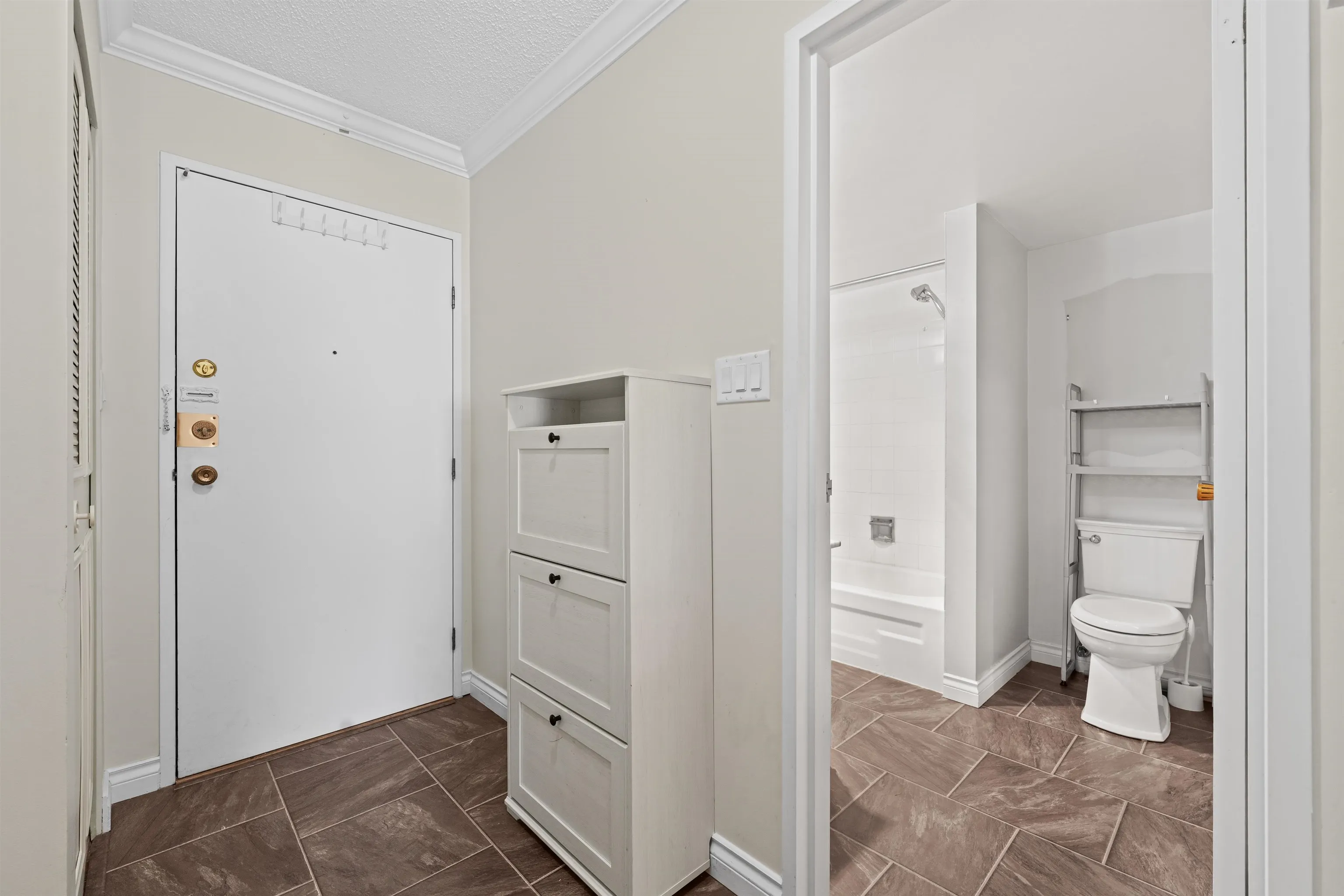 306 1260 W 10th Avenue