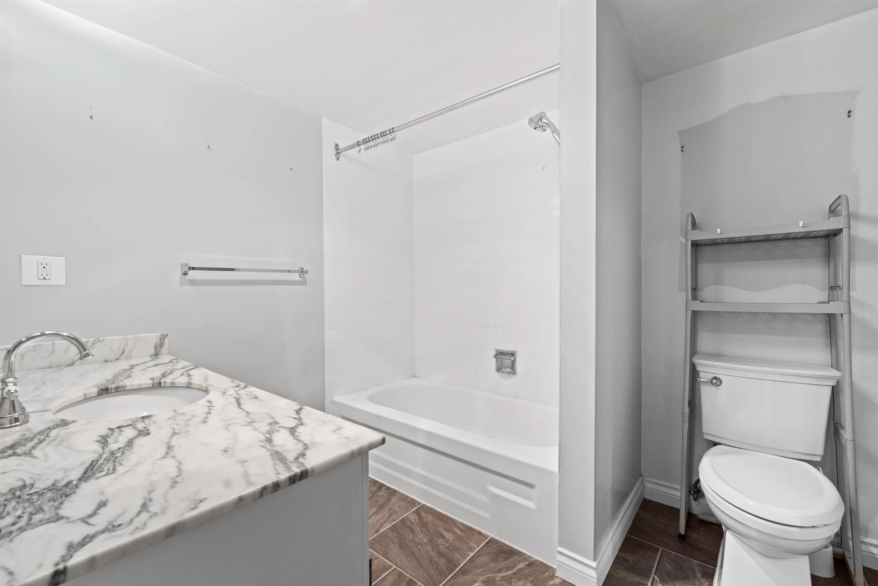 306 1260 W 10th Avenue