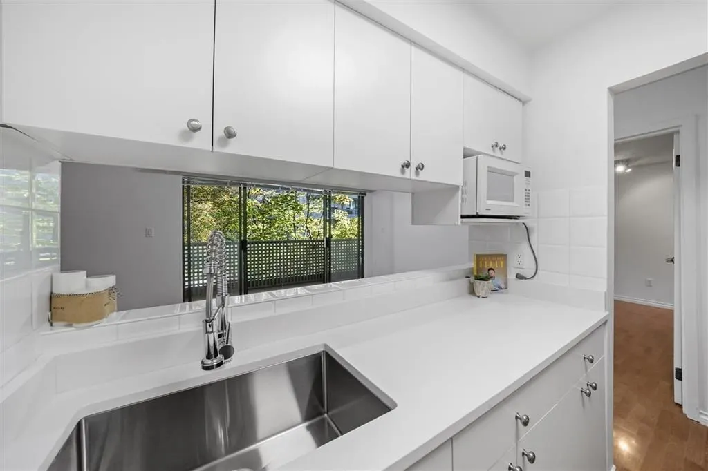 214 1955 Woodway Place