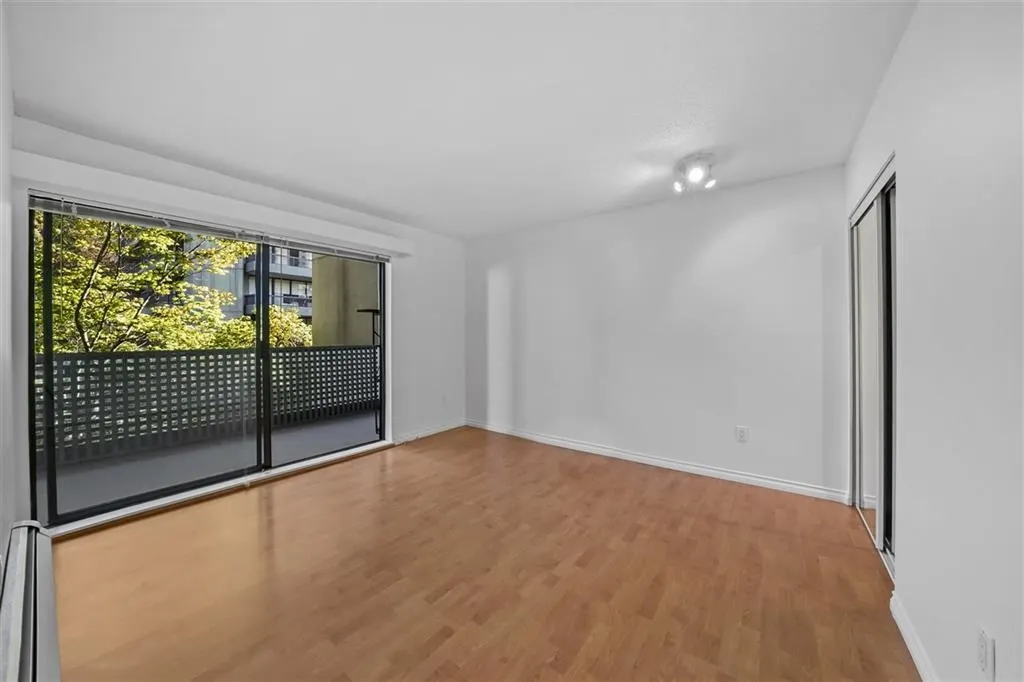 214 1955 Woodway Place