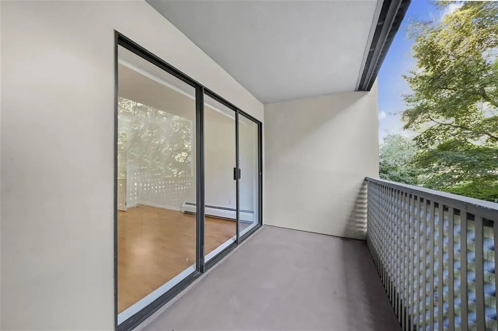 214 1955 Woodway Place