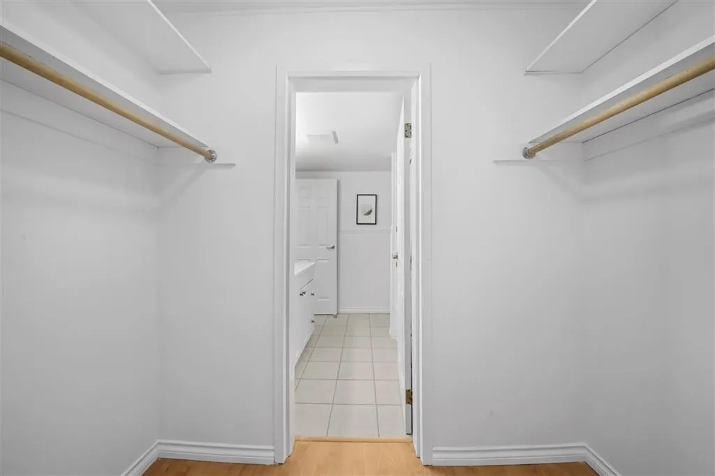 214 1955 Woodway Place