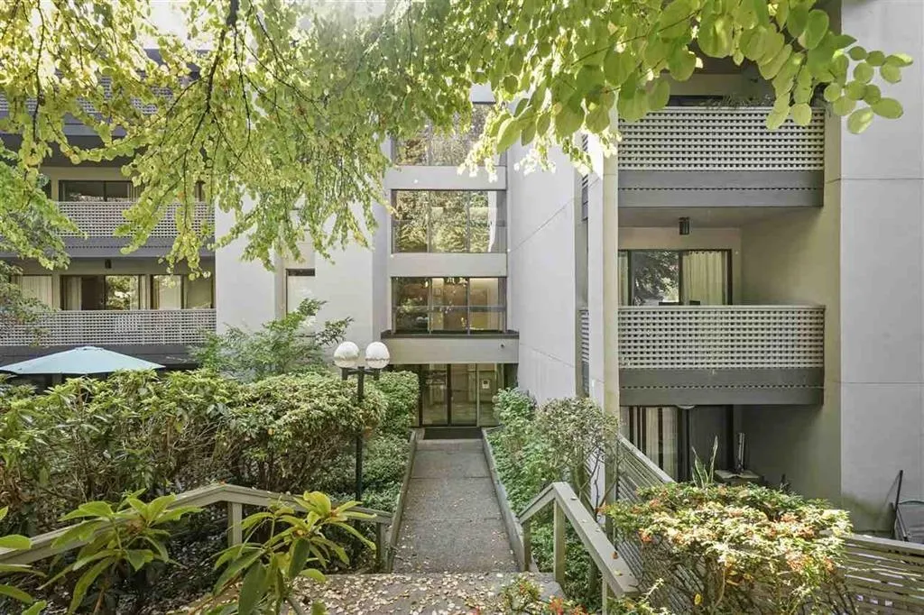 214 1955 Woodway Place