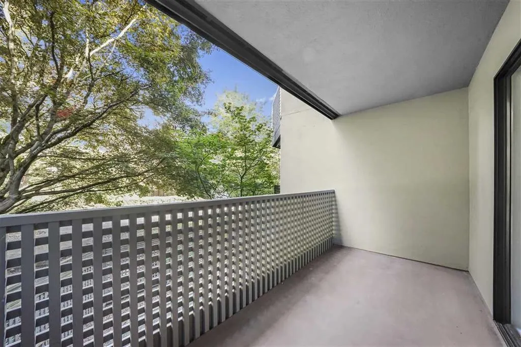 214 1955 Woodway Place